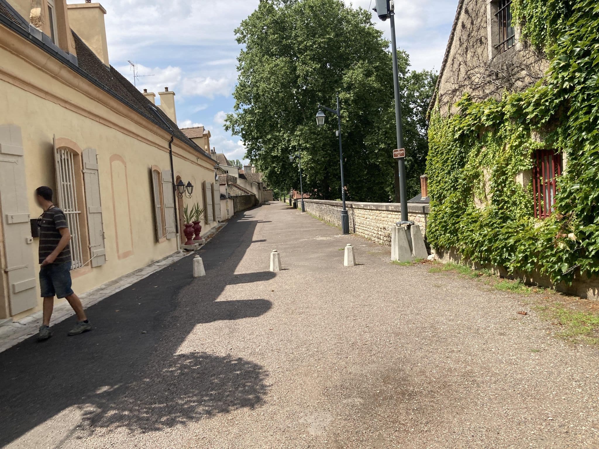 Street view near La Maison des Courtines, Beaune — © beat (CC BY-SA · Mapillary)