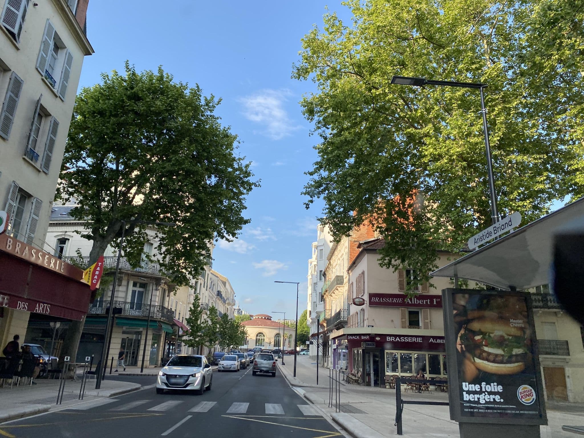 Street view near Logis Hôtel Belle Etoile Vichy, Vichy — © fpm (CC BY-SA · Mapillary)