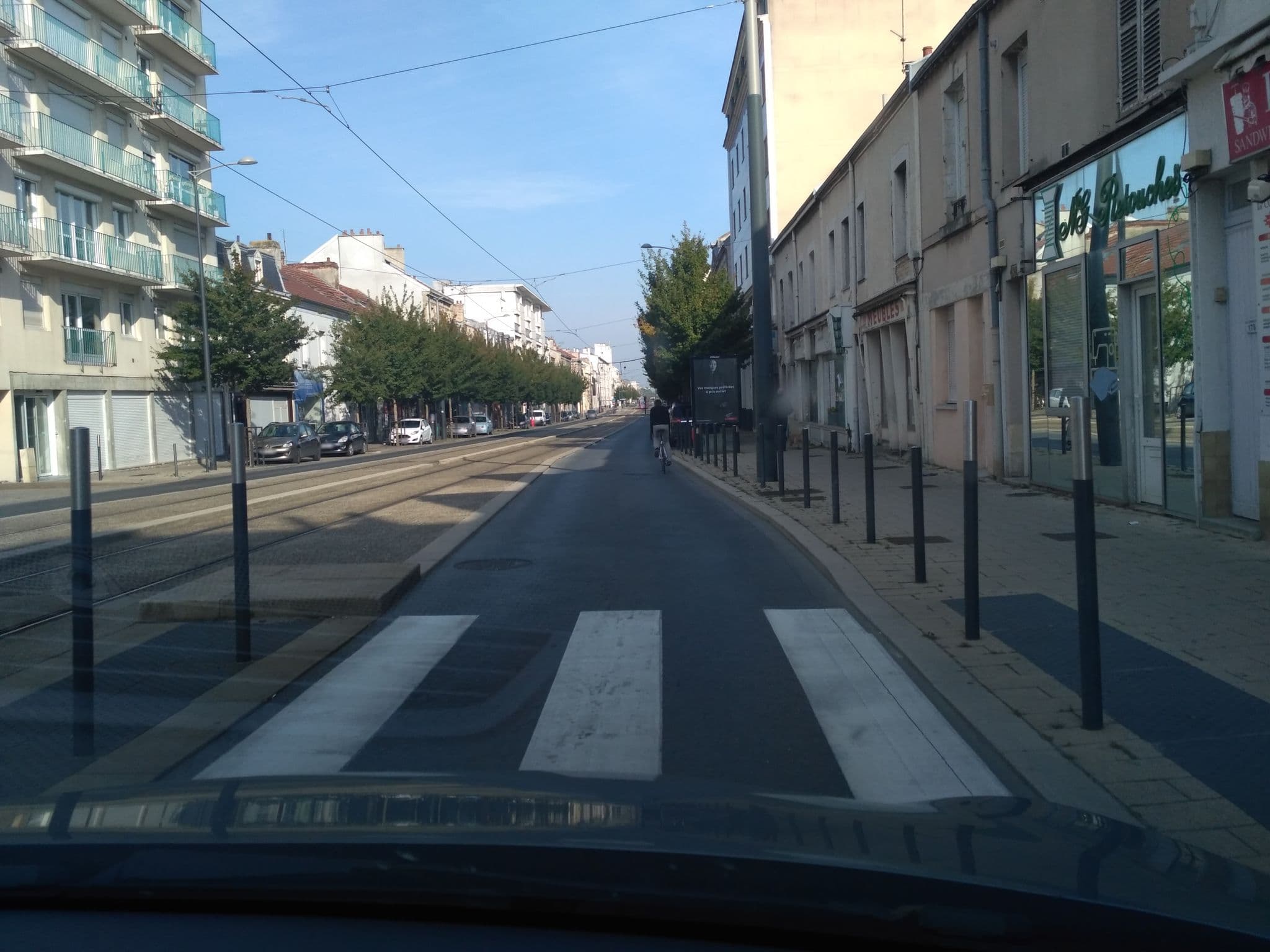 Street view near La Suite 176 - Reims, Reims — © peewee32 (CC BY-SA · Mapillary)