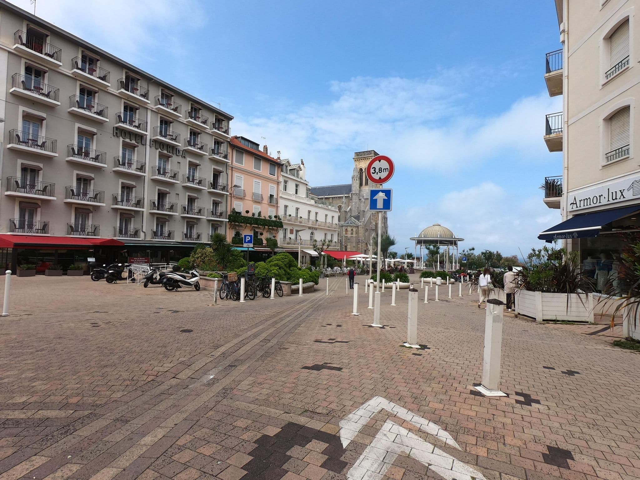 Street view near Hotel Florida Biarritz, Biarritz — © txominh (CC BY-SA · Mapillary)