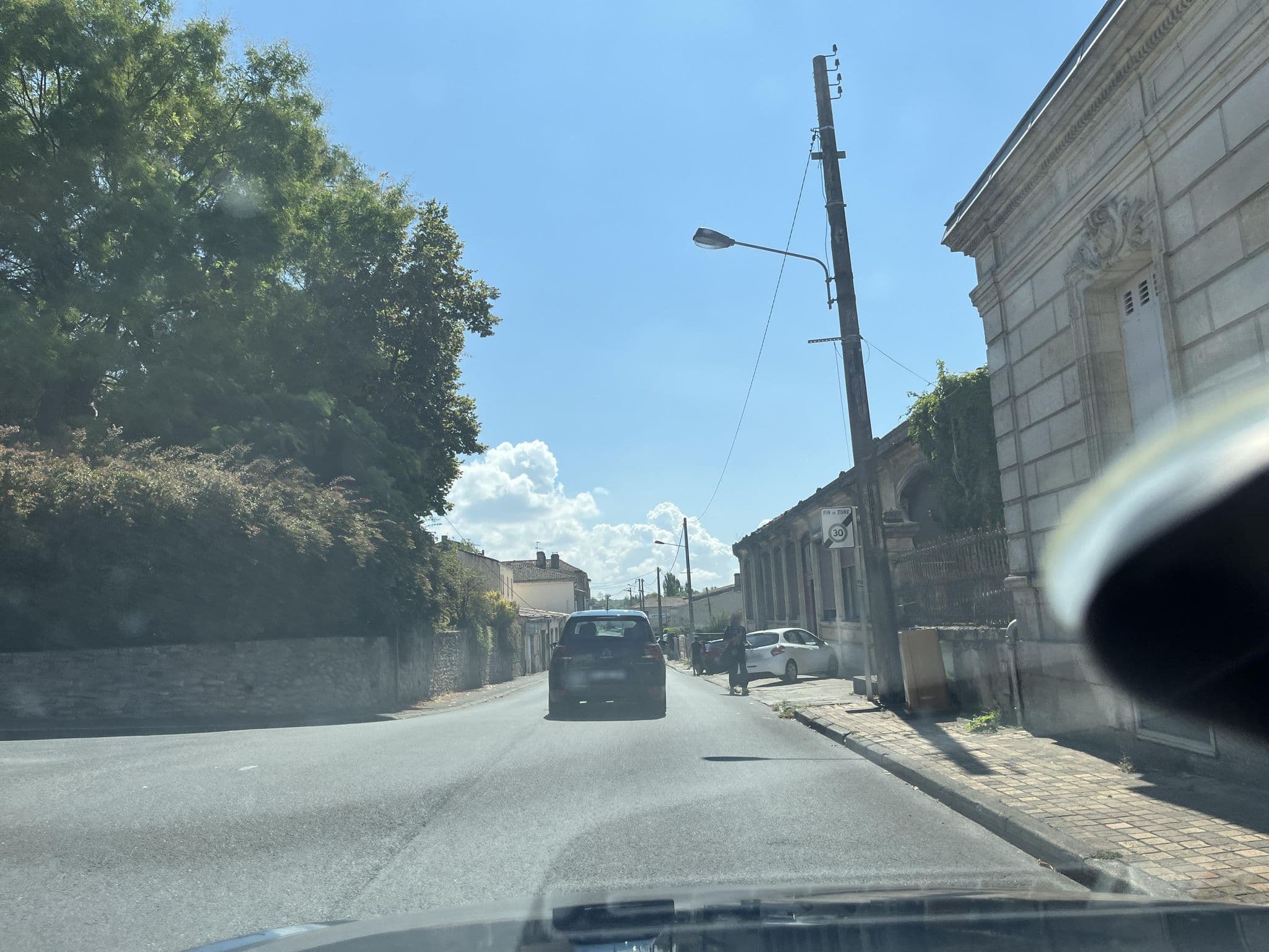 Street view near Auberge du Porche - Hôtel Trois étoiles, Blaye — © ismaeltthds (CC BY-SA · Mapillary)