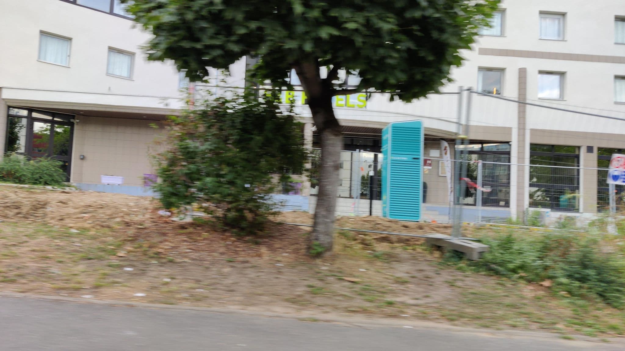 Street view near B&B HOTEL Paris Rosny-sous-Bois, Noisy-le-Sec — © svr123456789 (CC BY-SA · Mapillary)
