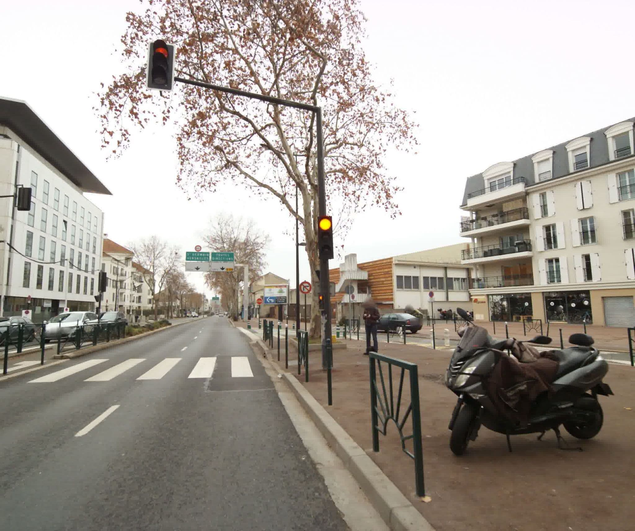 Street view near Hotel ibis, Rueil-Malmaison — © sogefi (CC BY-SA · Mapillary)