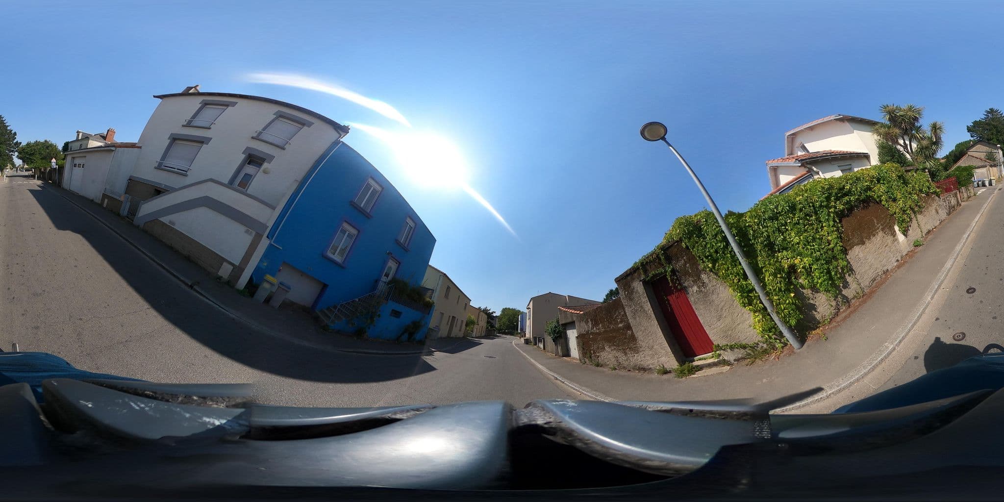 Street view near La Maison Bleue, Rezé — © alixun (CC BY-SA · Mapillary)
