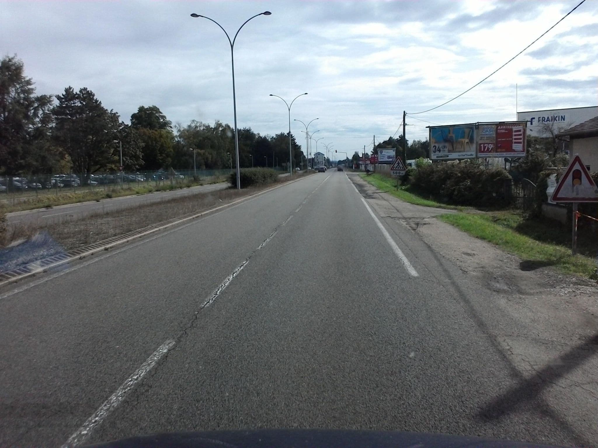 Street view near B&B HOTEL Bourg-en-Bresse Viriat, Bourg-en-Bresse — © mprins (CC BY-SA · Mapillary)