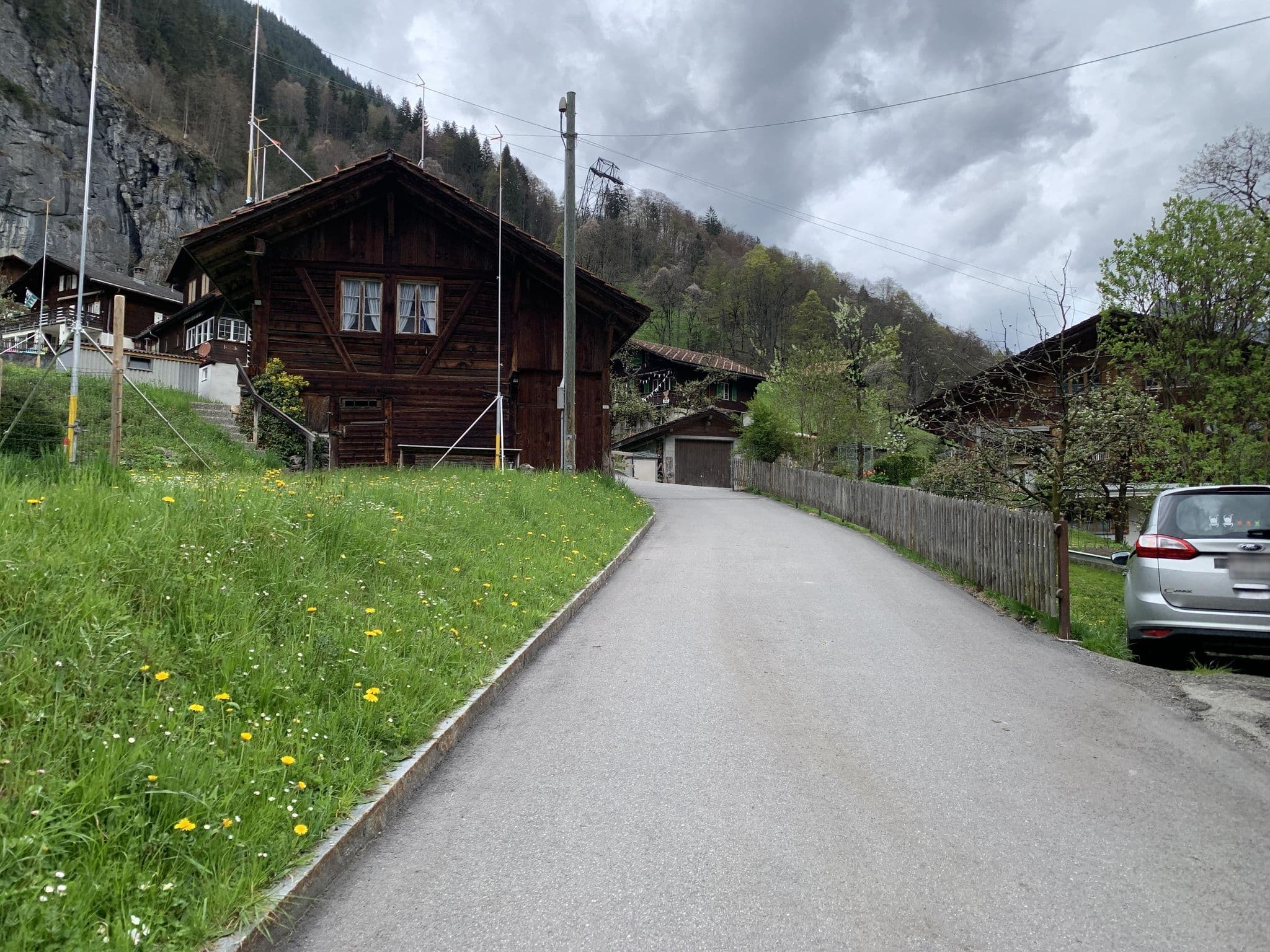 Street view near Chalet Kammer, Lauterbrunnen — © robot8a (CC BY-SA · Mapillary)