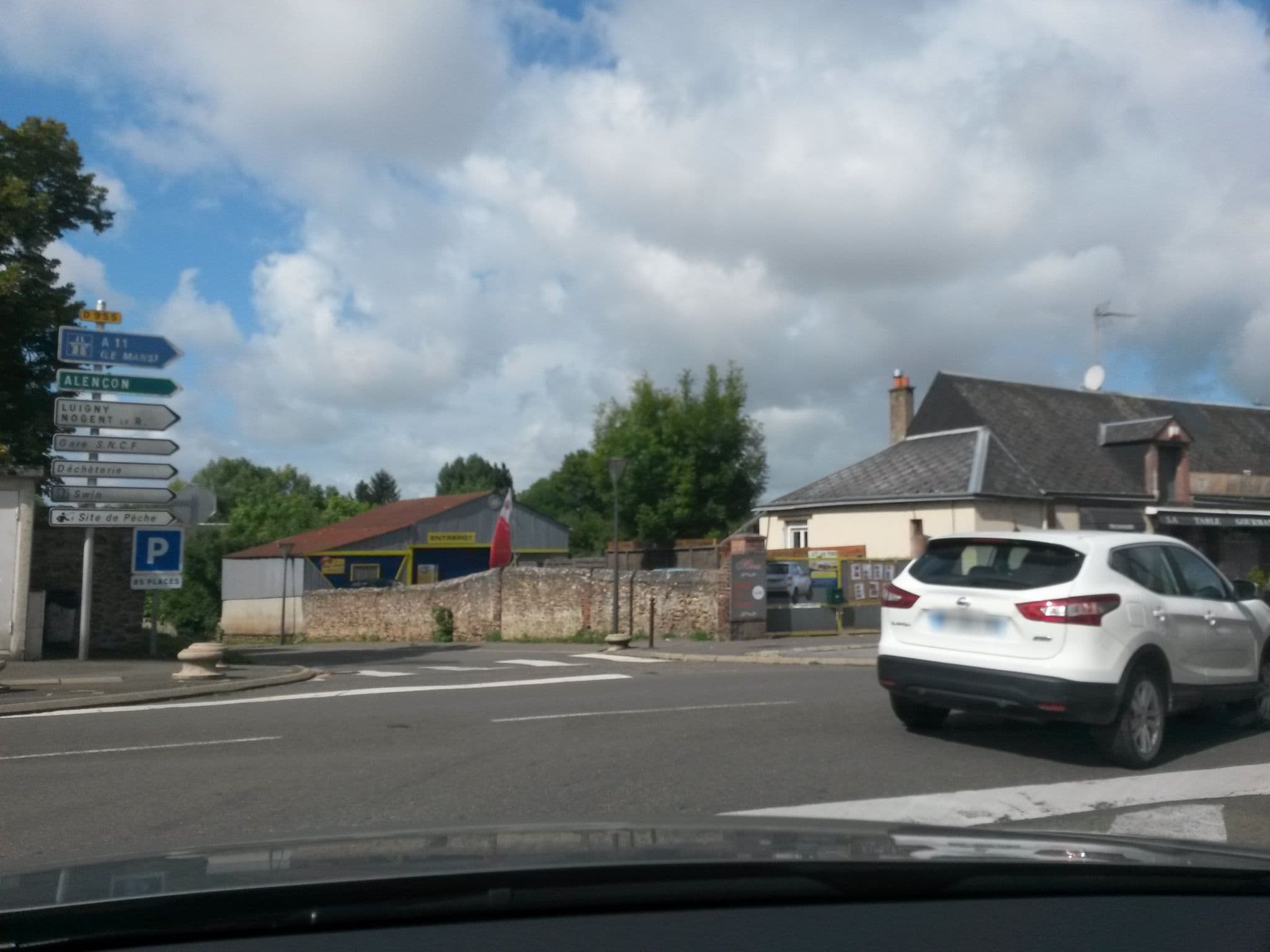 Street view near Hôtel des Félins Pension pour chats dans le 28, Brou — © rausk (CC BY-SA · Mapillary)