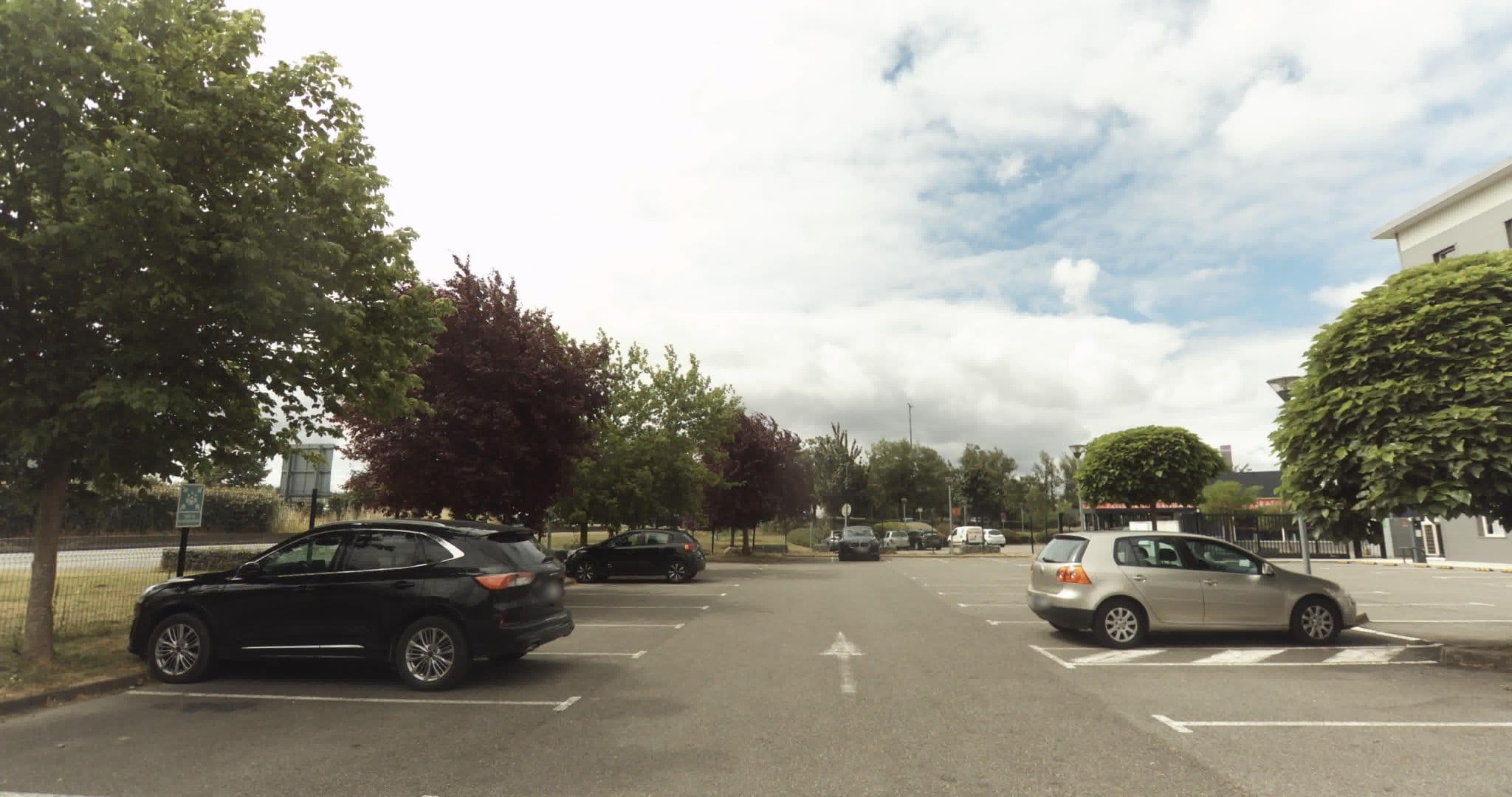 Street view near Dios Hotel, Bruguières — © sogefi (CC BY-SA · Mapillary)