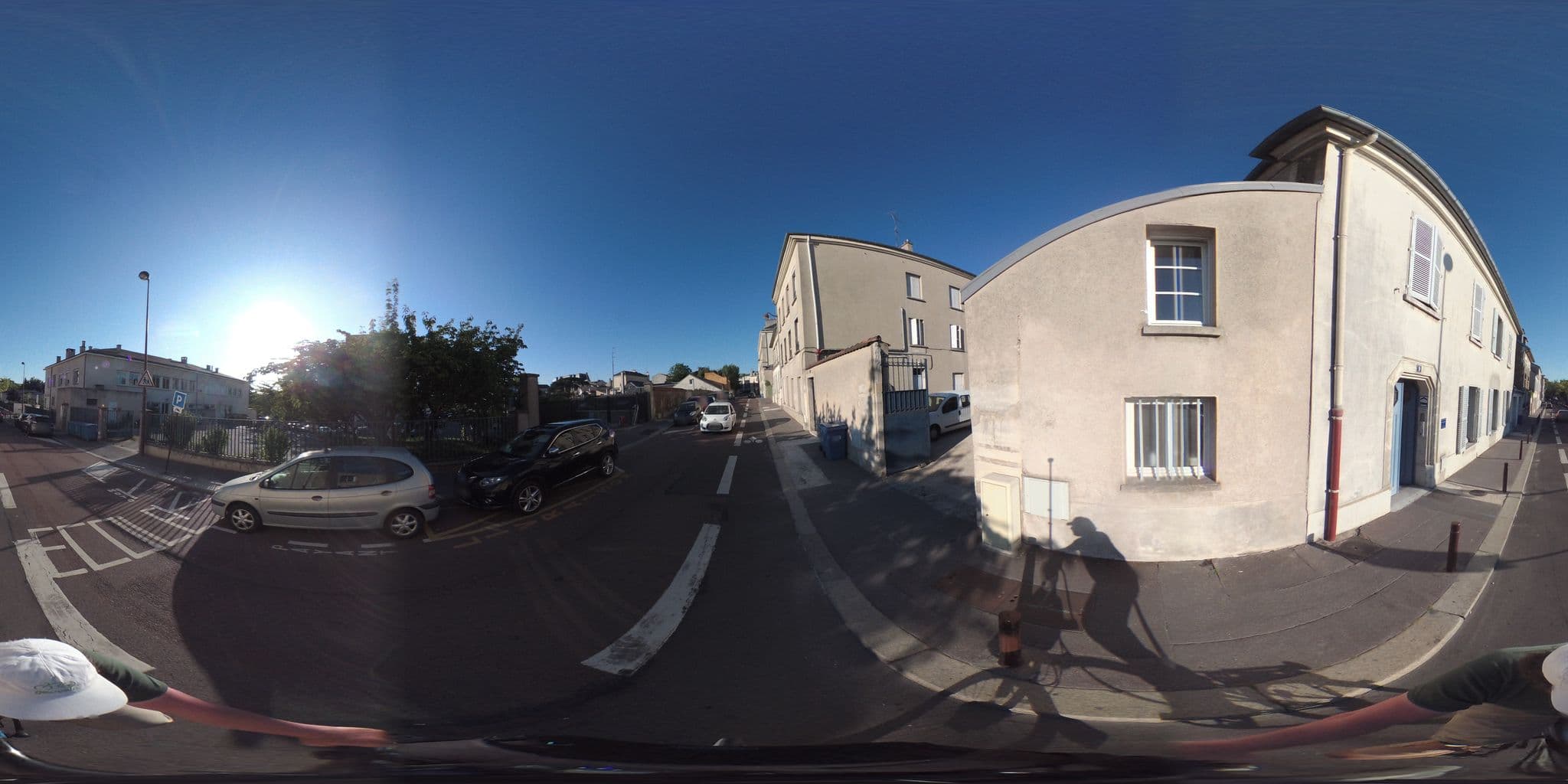 Street view near Les Versaillaises, Versailles — © geovelo (CC BY-SA · Mapillary)