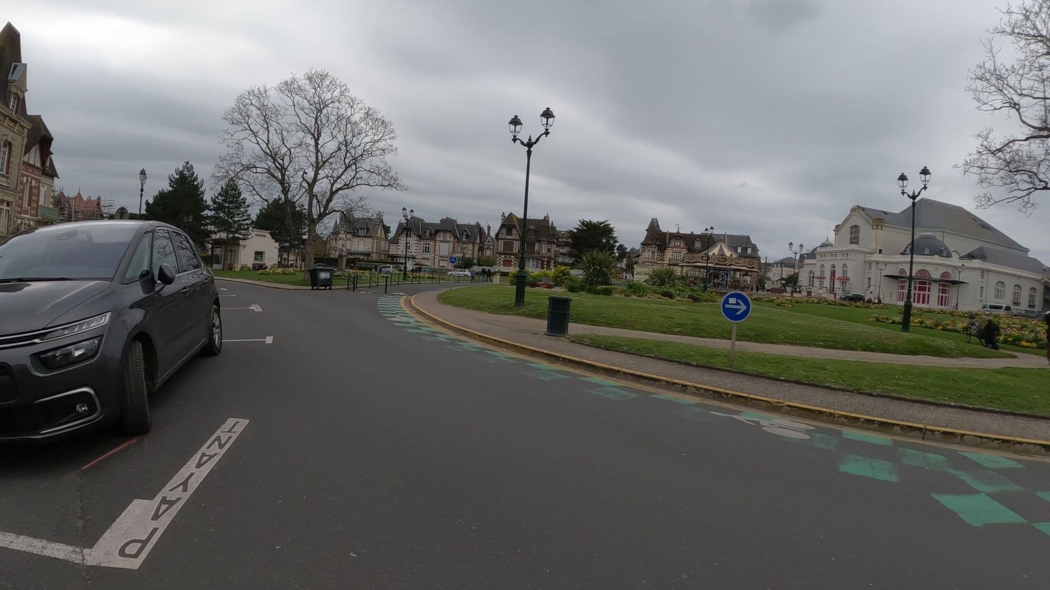 Street view near Villa L'Argentine, Cabourg — © Nzau (CC BY-SA · Mapillary)