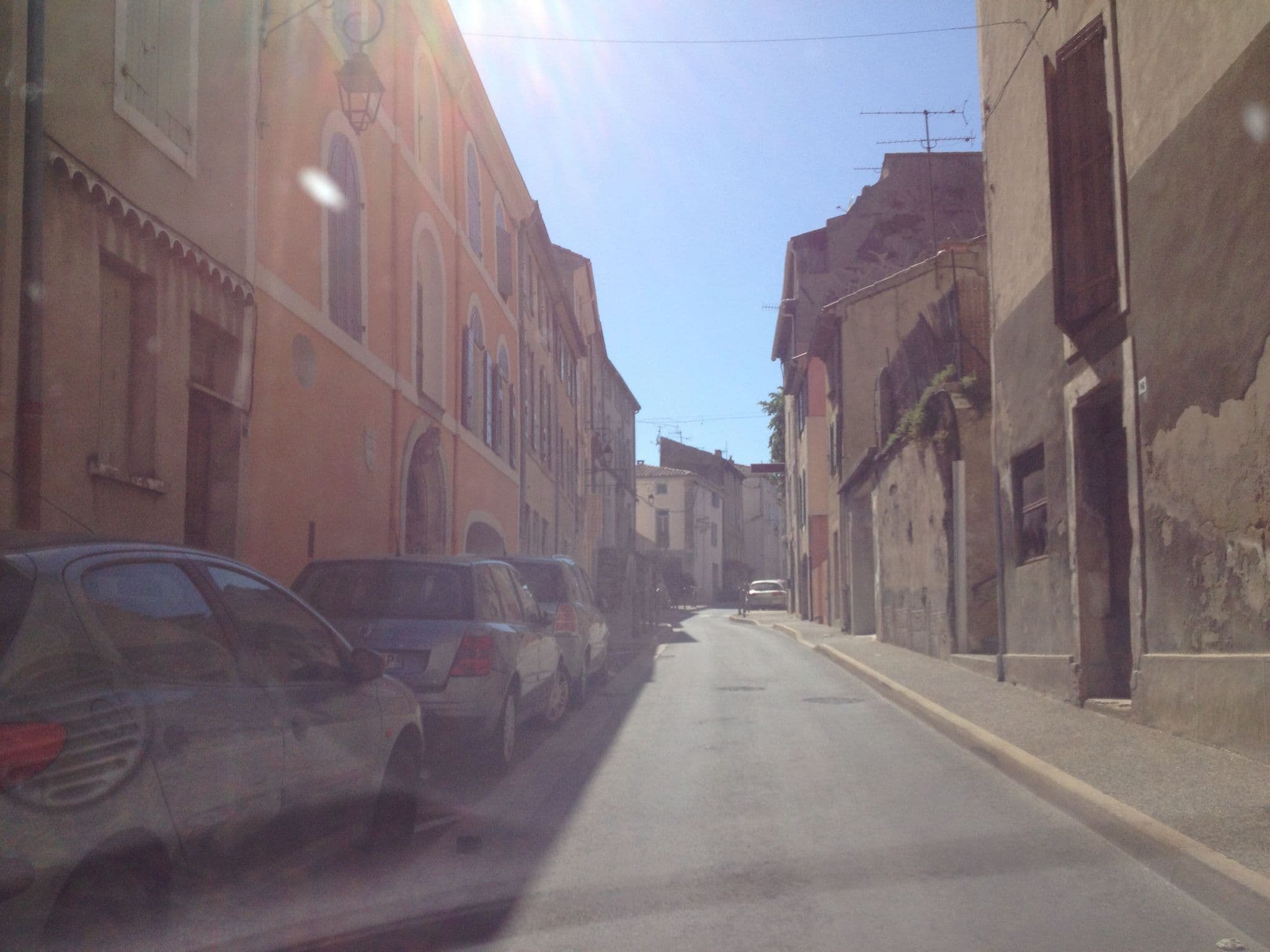 Street view near Provençal villa with HEATED SWIMMING POOL near LOURMARIN and LUBERON vineyards, Cadenet — © zimmy (CC BY-SA · Mapillary)