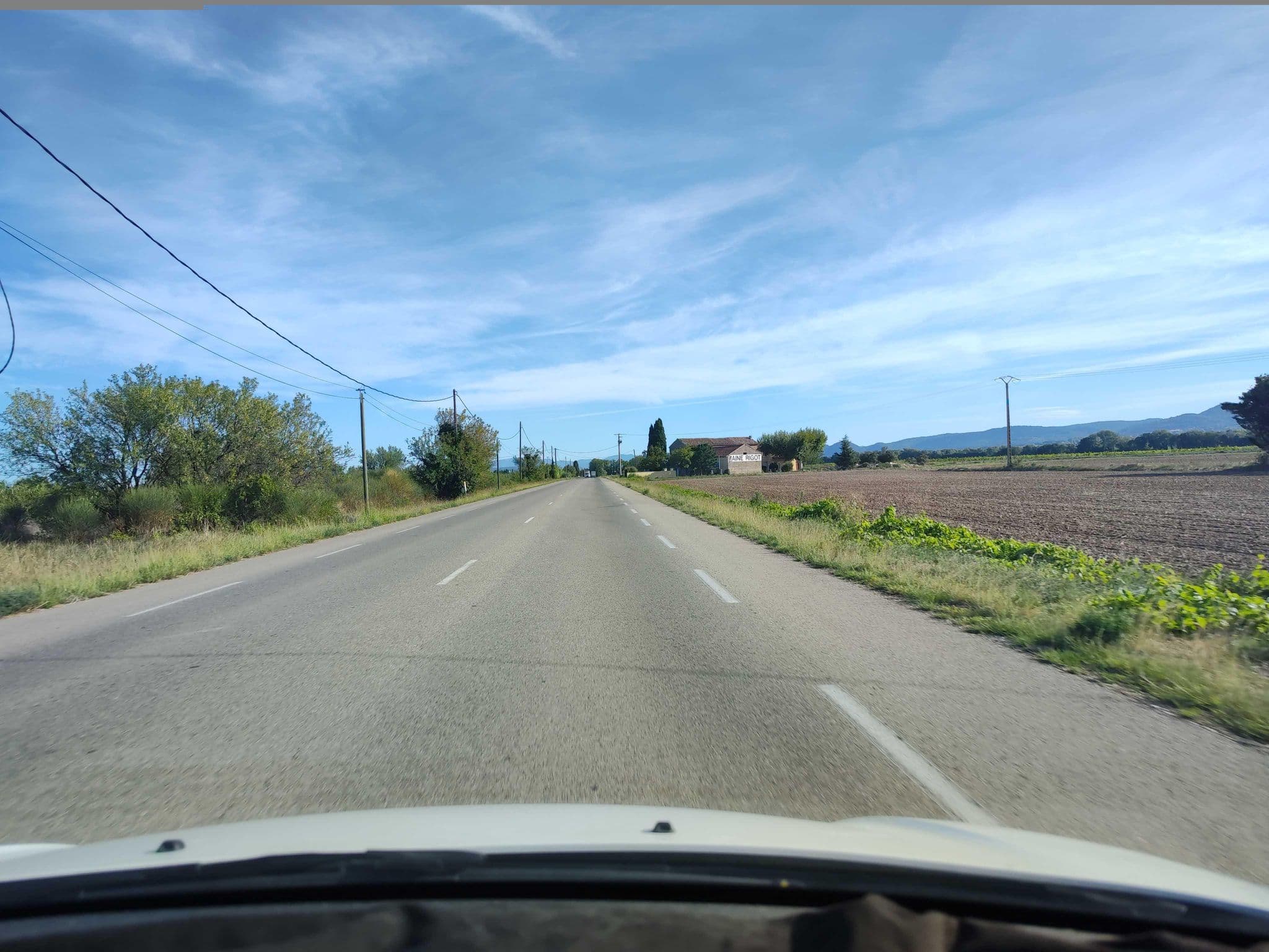Street view near Le Mas Saint Philippe, maison d'hôtes Provence, Violès — © zimmy (CC BY-SA · Mapillary)