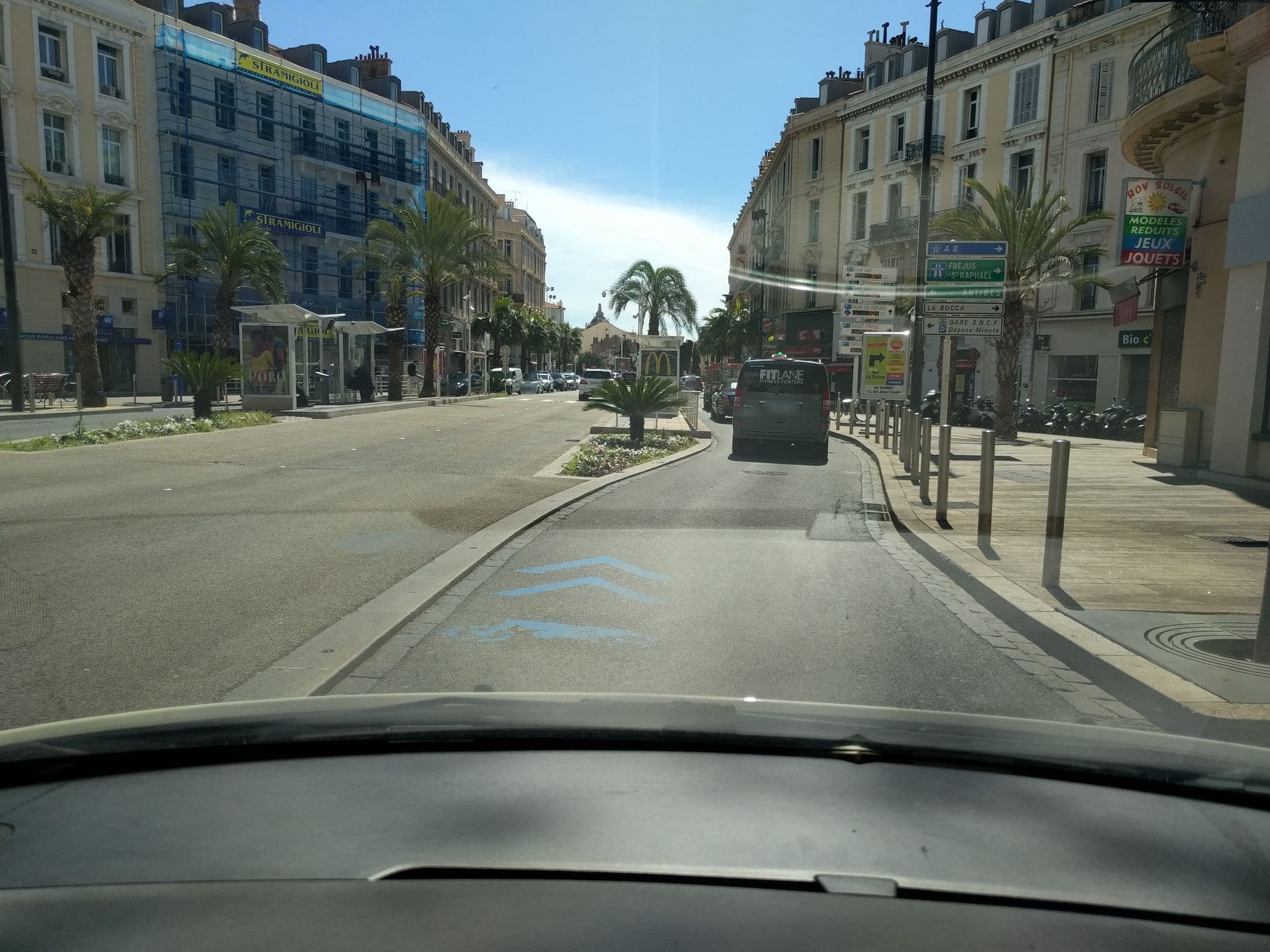 Street view near Le Cavendish - Hotel 4 étoiles Cannes, Cannes — © baptistemm (CC BY-SA · Mapillary)