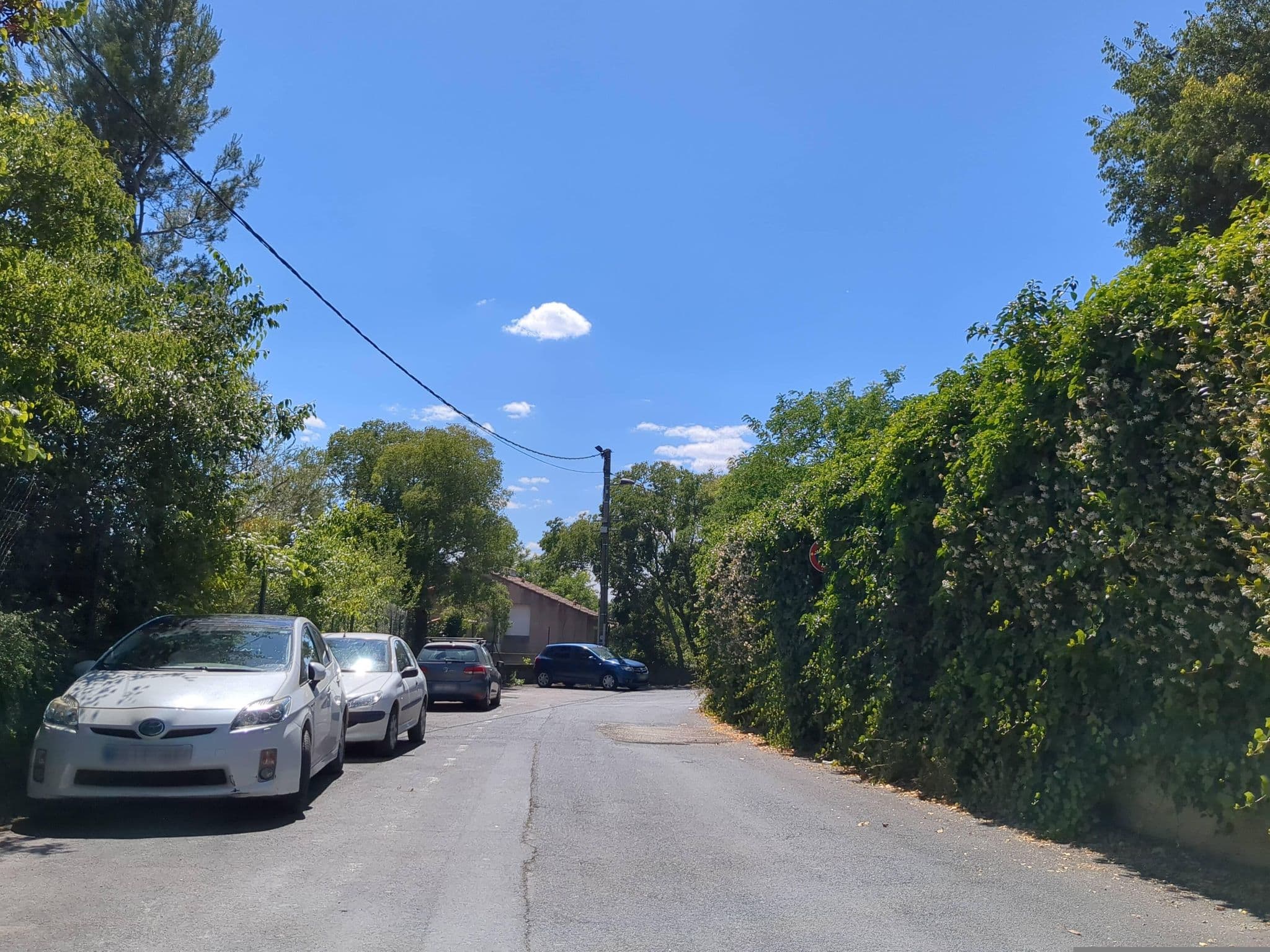 Street view near Auberge de Jeunesse HI Nîmes, Nîmes — © spock (CC BY-SA · Mapillary)