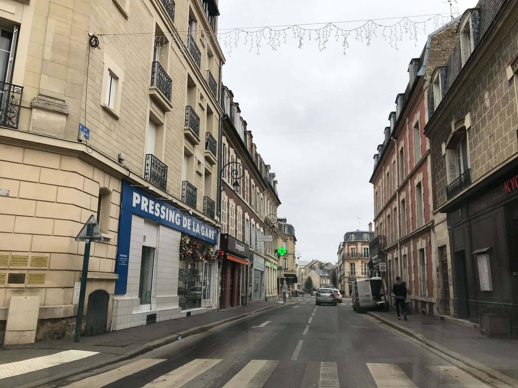Street view near lit-hotel.com, Pontoise — © vince95 (CC BY-SA · Mapillary)