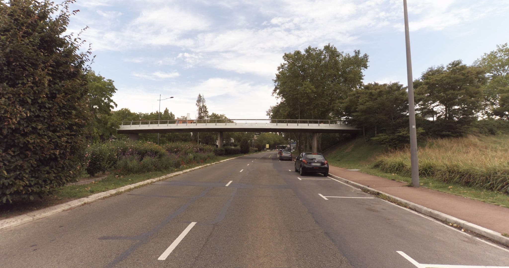 Street view near Appartement Design a 5 Minutes de la Marina de Cergy, Cergy — © service_geomatique (CC BY-SA · Mapillary)