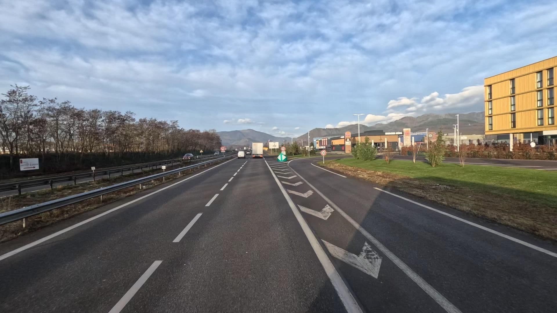 Street view near greet hotel Cernay Mulhouse, Cernay — © bct (CC BY-SA · Mapillary)