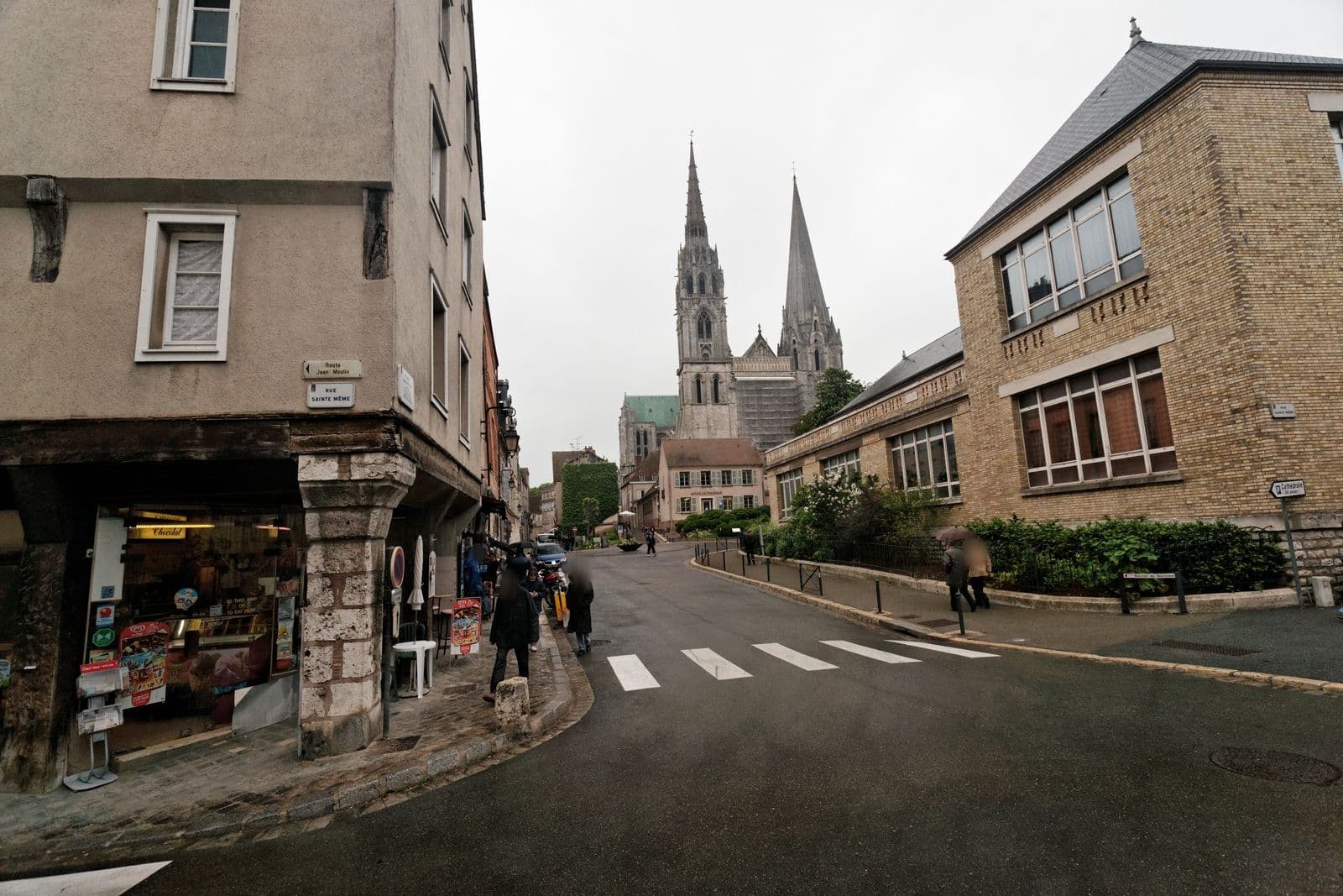 Street view near Hotel Particulier de Champrond, Chartres — © txllxt (CC BY-SA · Mapillary)