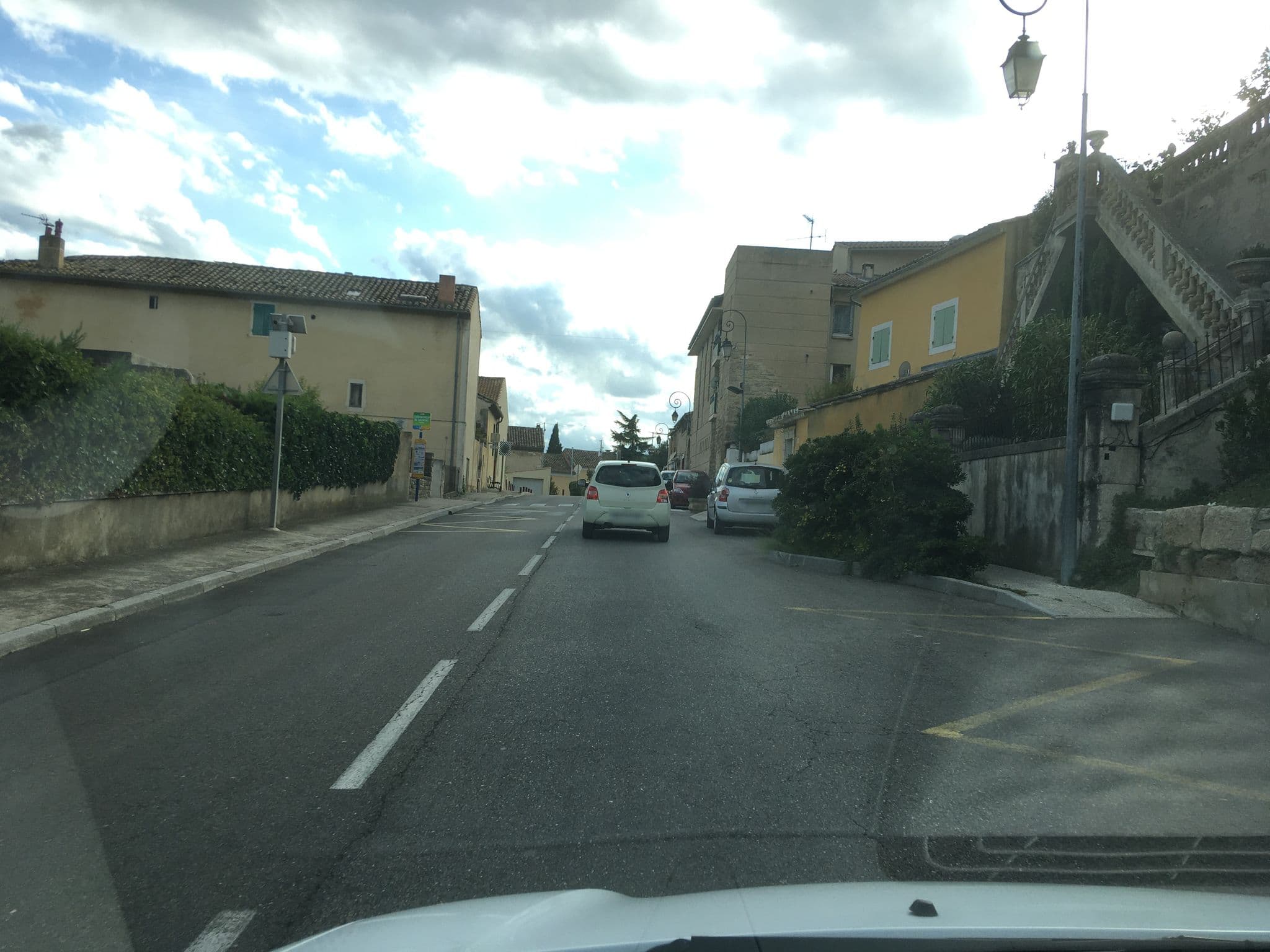 Street view near Le Petit Château | Chambres d'hôtes, Châteauneuf-de-Gadagne — © zimmy (CC BY-SA · Mapillary)