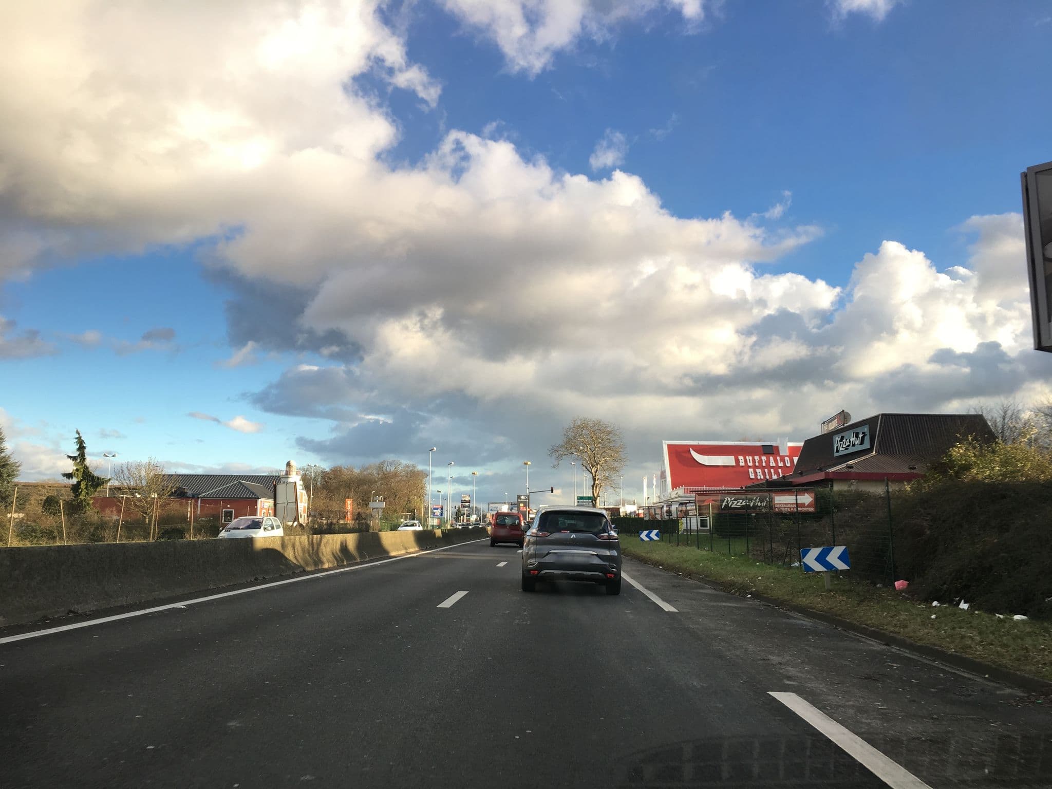 Street view near B&B HOTEL La Queue-en-Brie, La Queue-en-Brie — © cquest (CC BY-SA · Mapillary)