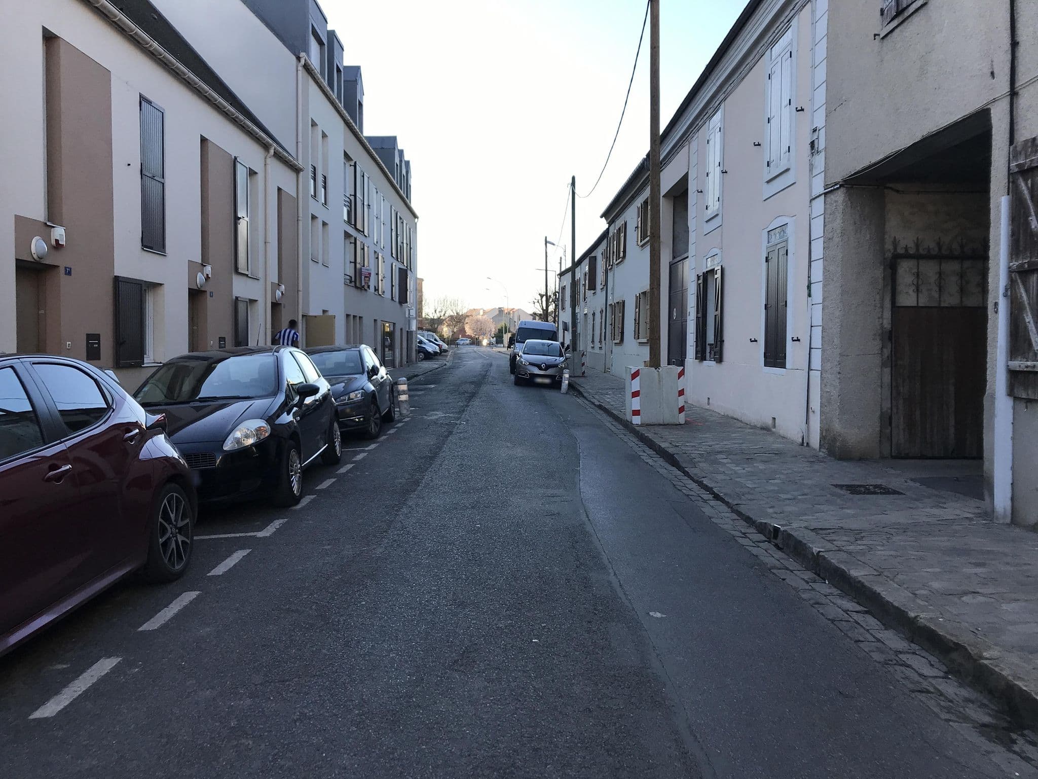 Street view near Appart Hotel L'orchidée, Morangis — © josmougn (CC BY-SA · Mapillary)