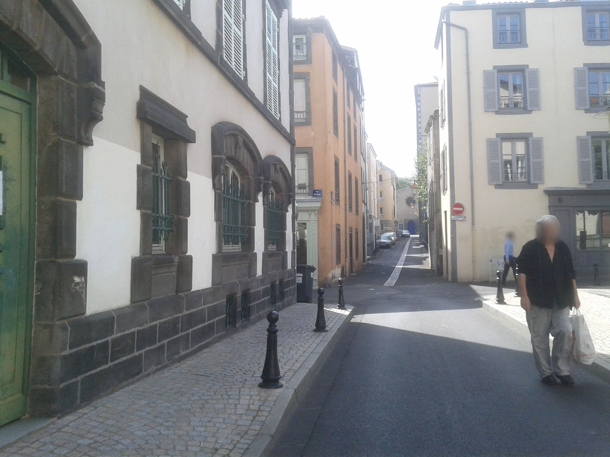 Street view near Chambre Hotes : 5 chambres en ville, Clermont-Ferrand — © pmz (CC BY-SA · Mapillary)