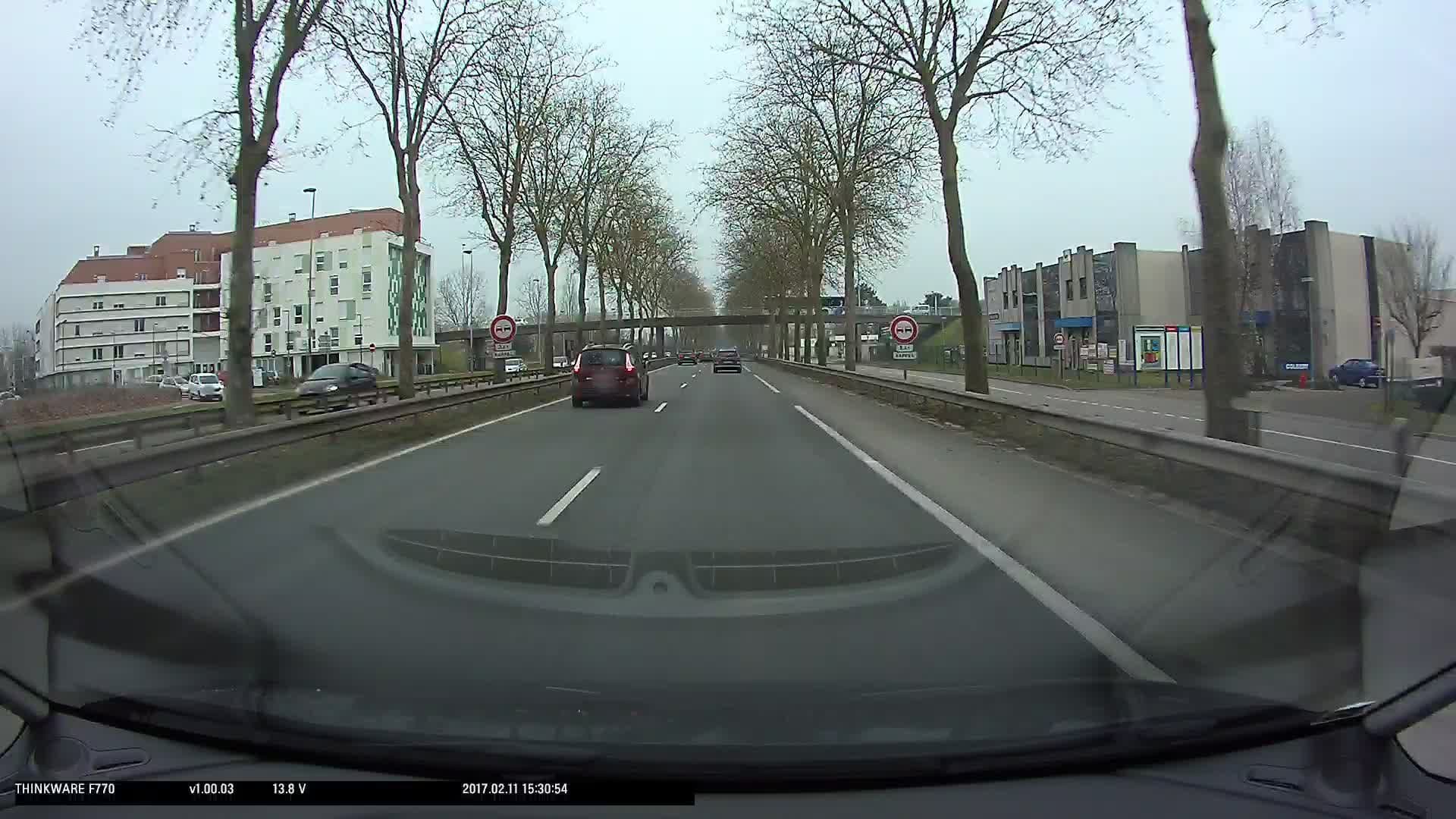 Street view near The Originals City, Hôtel La Verrière (Yvelines), La Verrière — © sidjy (CC BY-SA · Mapillary)