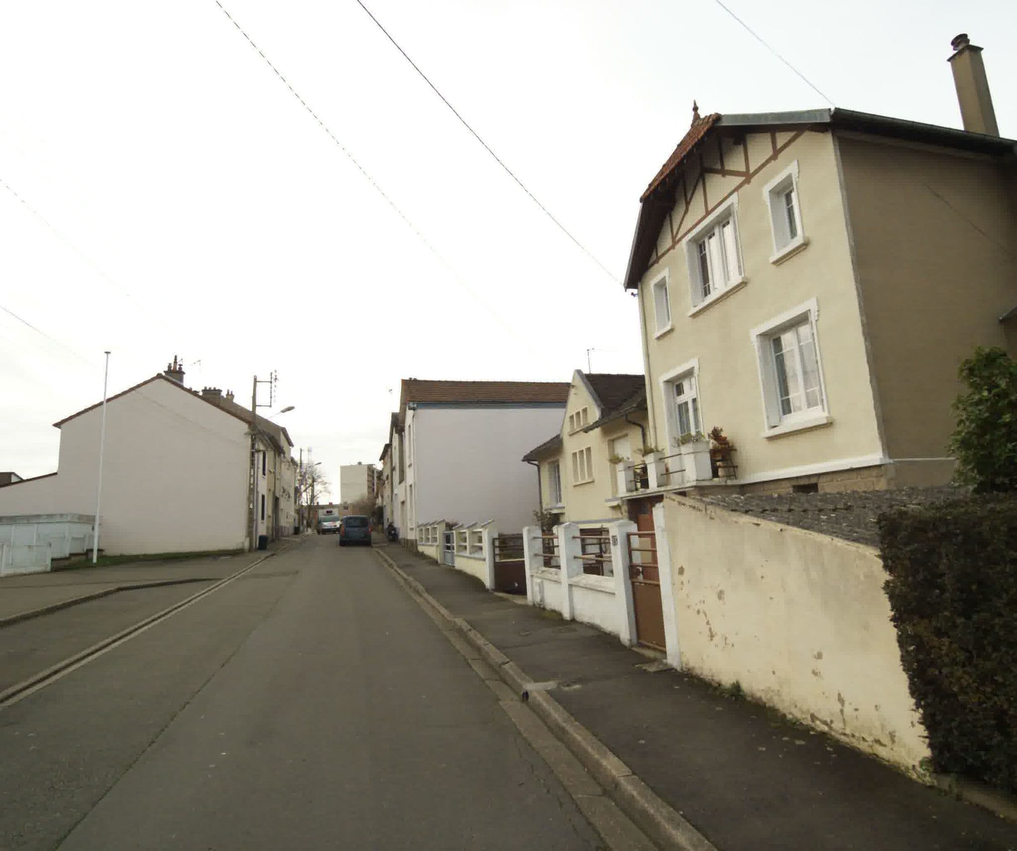 Street view near Villa Seyal - Chambre D'hôtes Avec PISCINE & SPA - LE MANS, Le Mans — © sogefi (CC BY-SA · Mapillary)