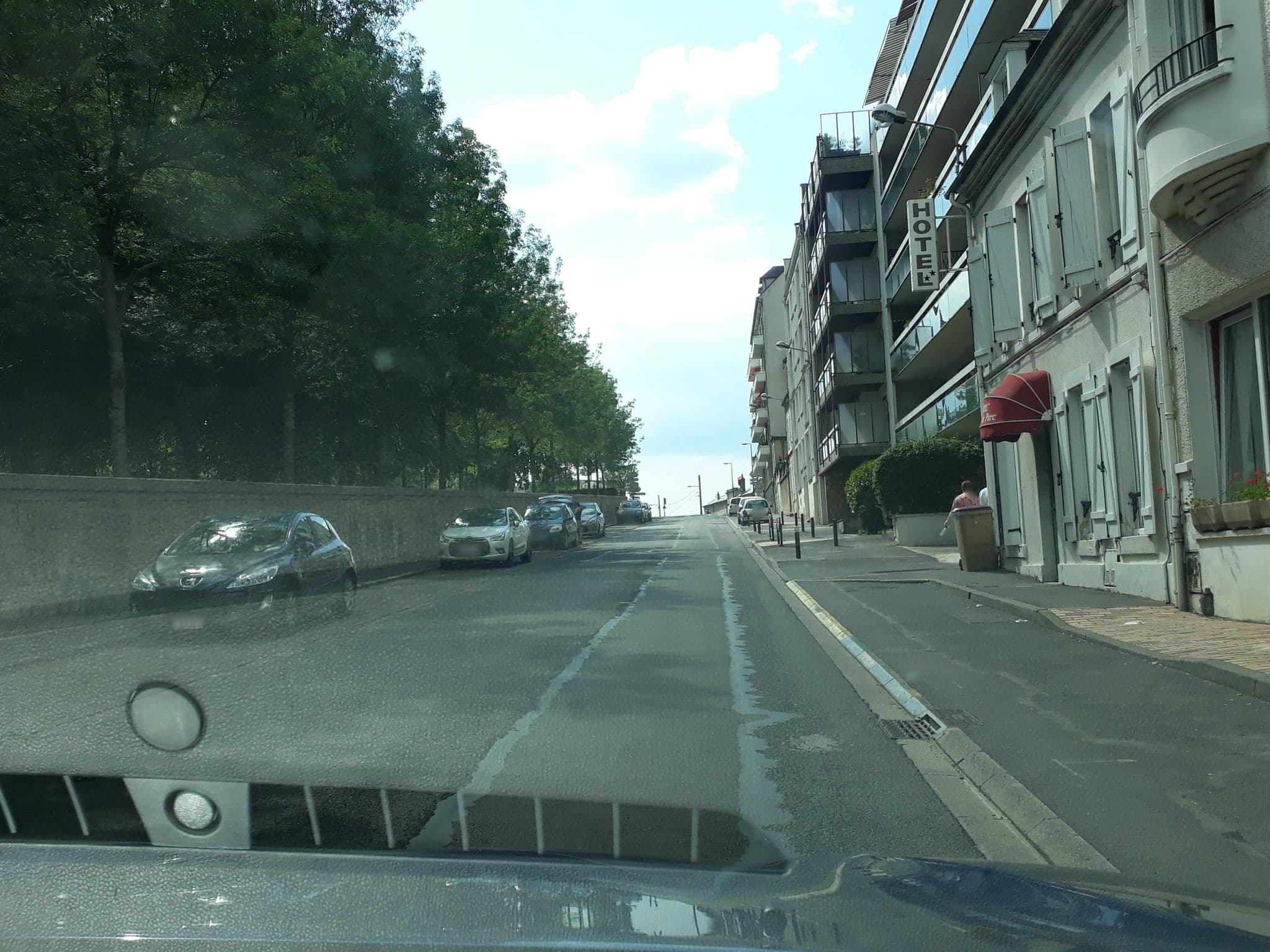 Street view near Hôtel Villa du Parc, Nevers — © df45 (CC BY-SA · Mapillary)