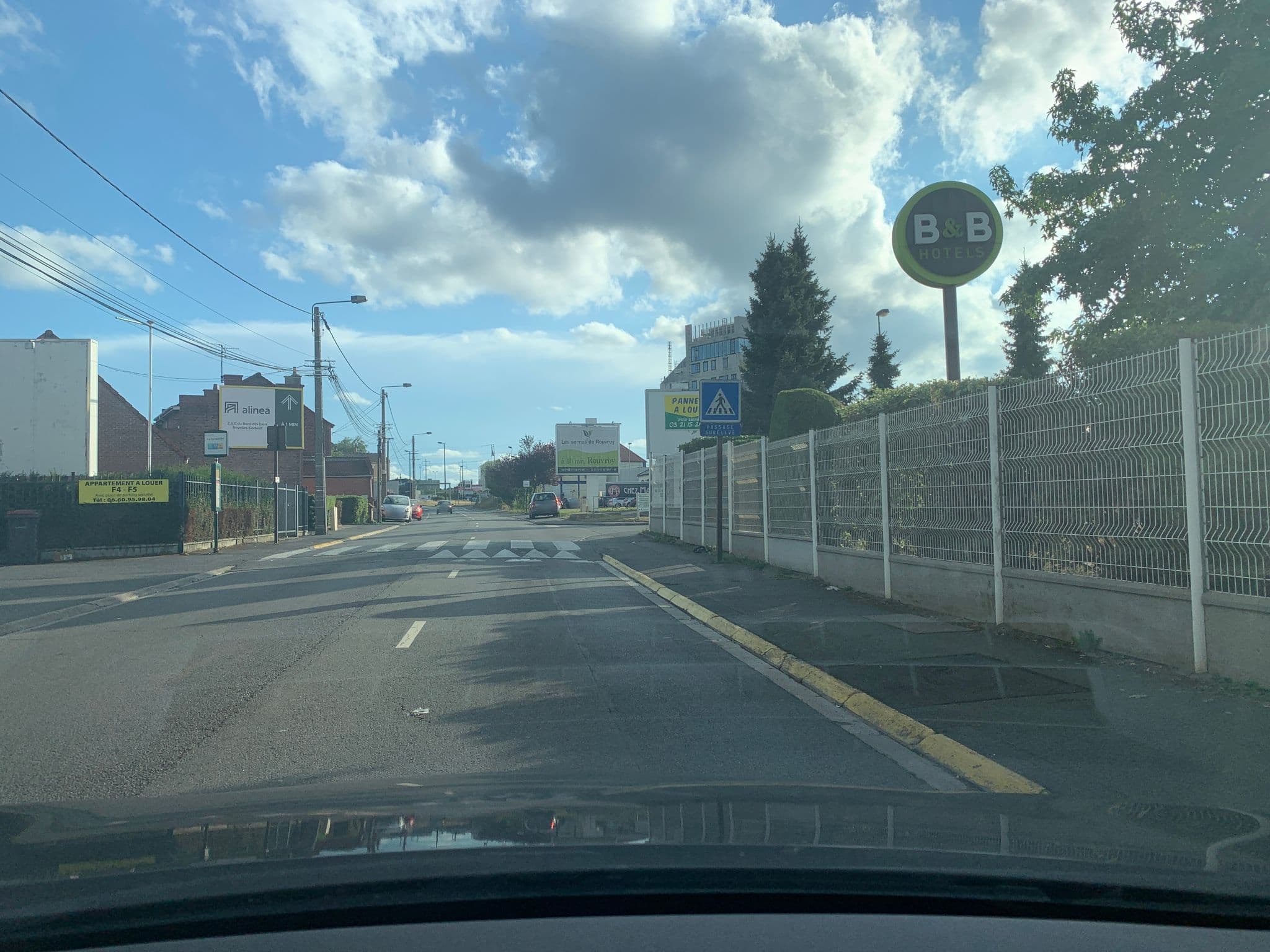 Street view near B&B HOTEL Lens Noyelles-Godault, Noyelles-Godault — © widowild (CC BY-SA · Mapillary)