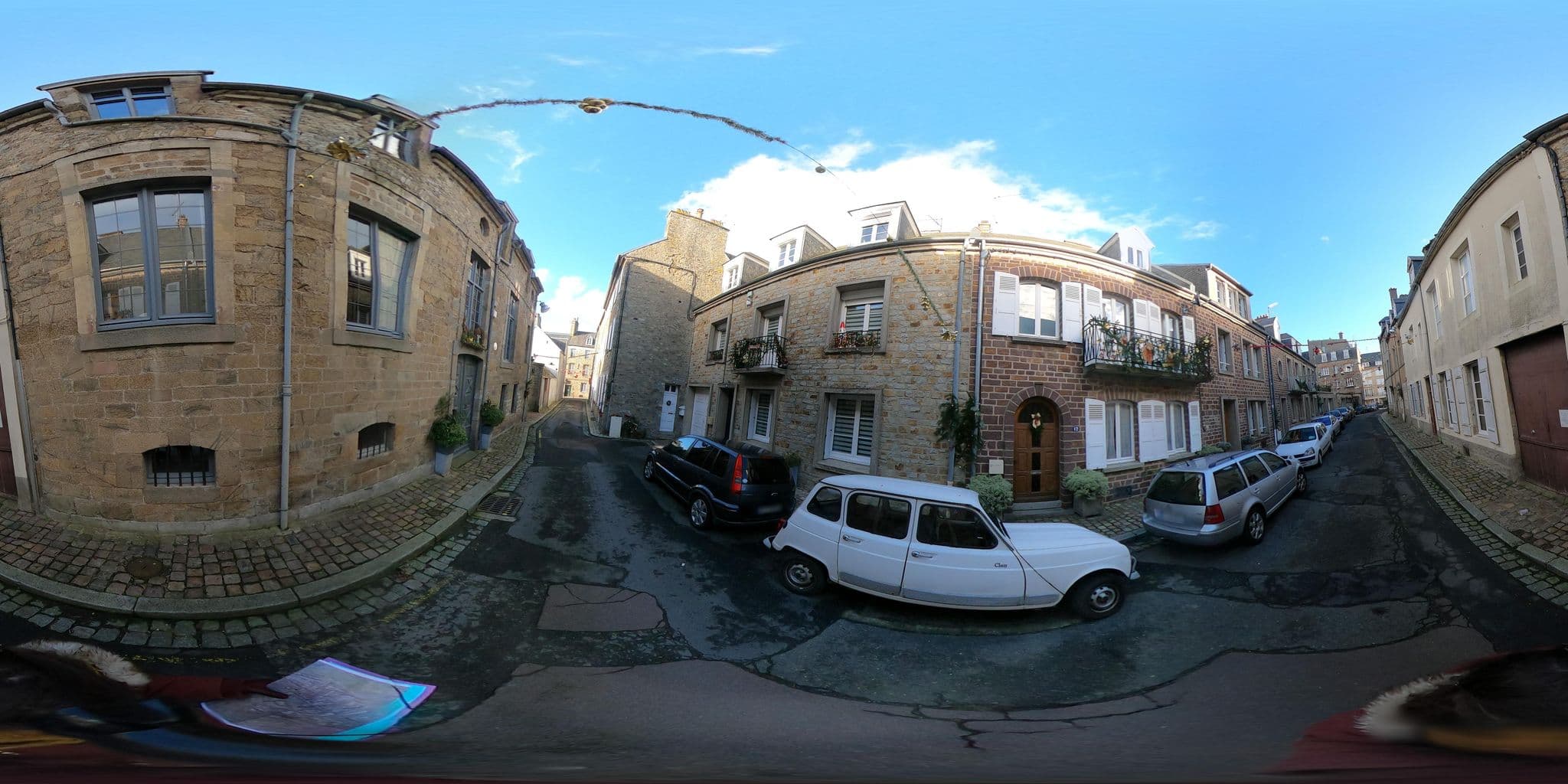 Street view near Hotel Tanquerey de la Rochaisière, Coutances — © arteragence (CC BY-SA · Mapillary)