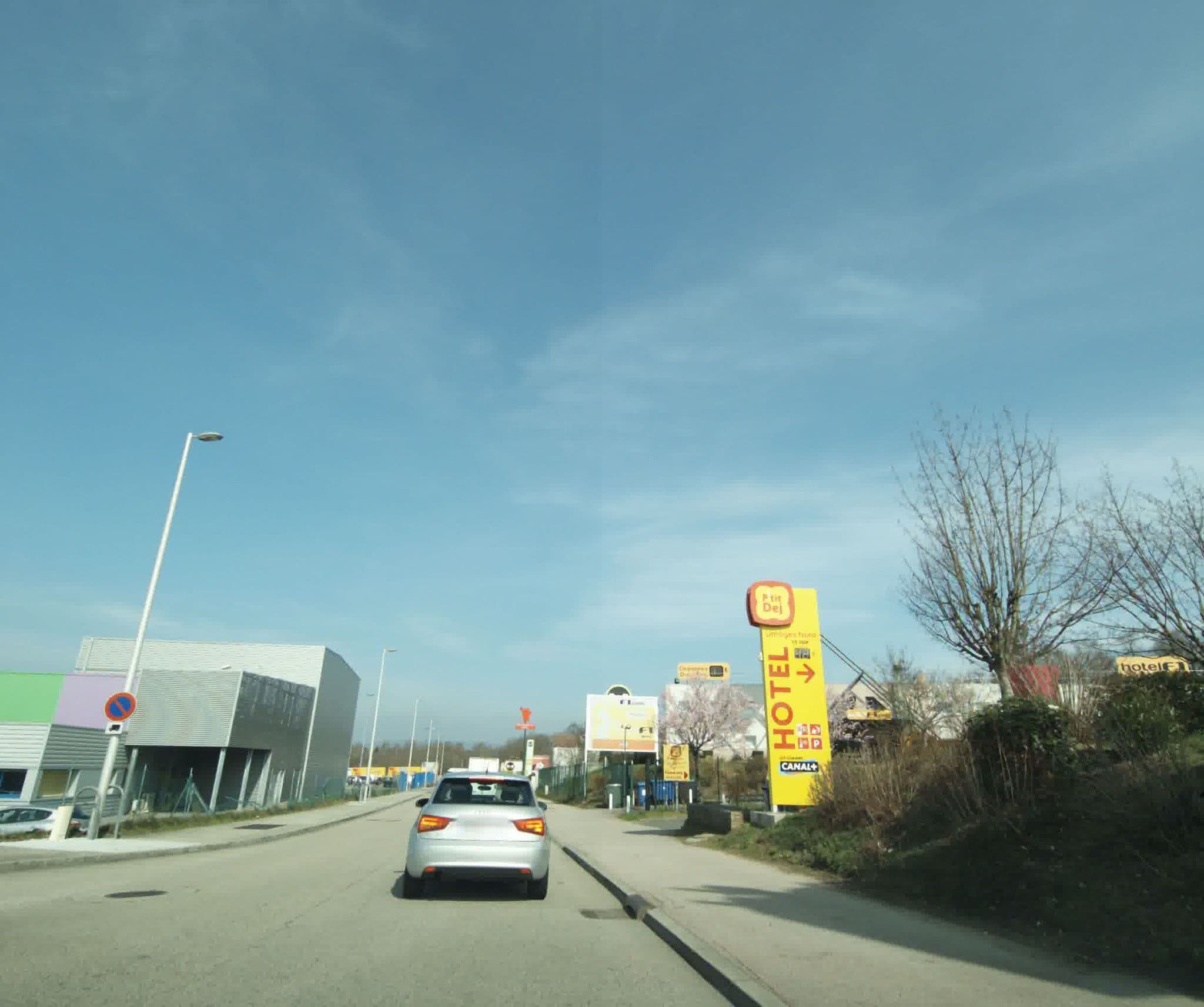 Street view near greet hotel Limoges Nord, Rilhac-Rancon — © sogefi (CC BY-SA · Mapillary)