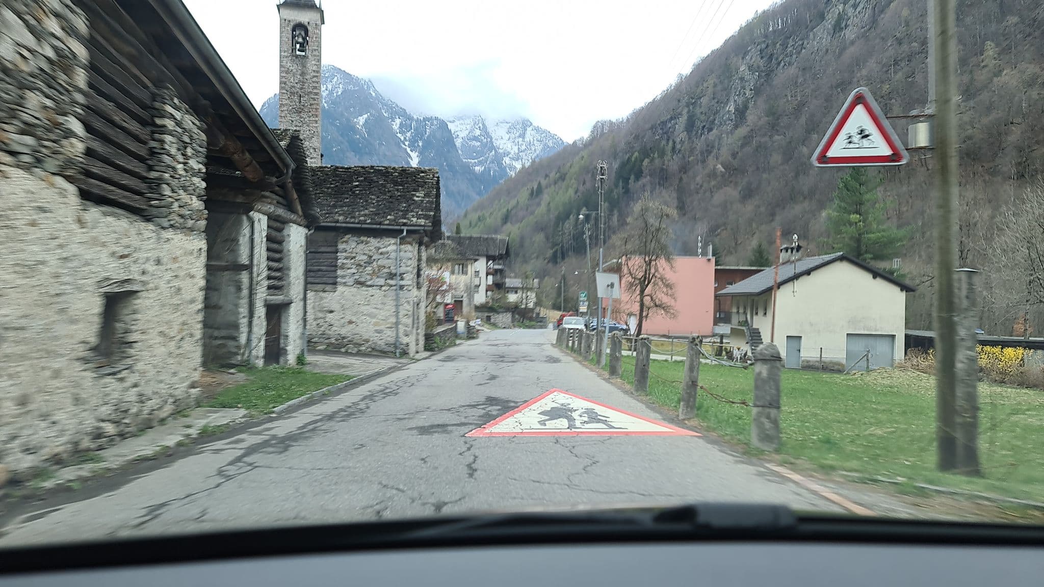 Street view near Stellplatz Lavizzara, Cevio — © alexanderar (CC BY-SA · Mapillary)