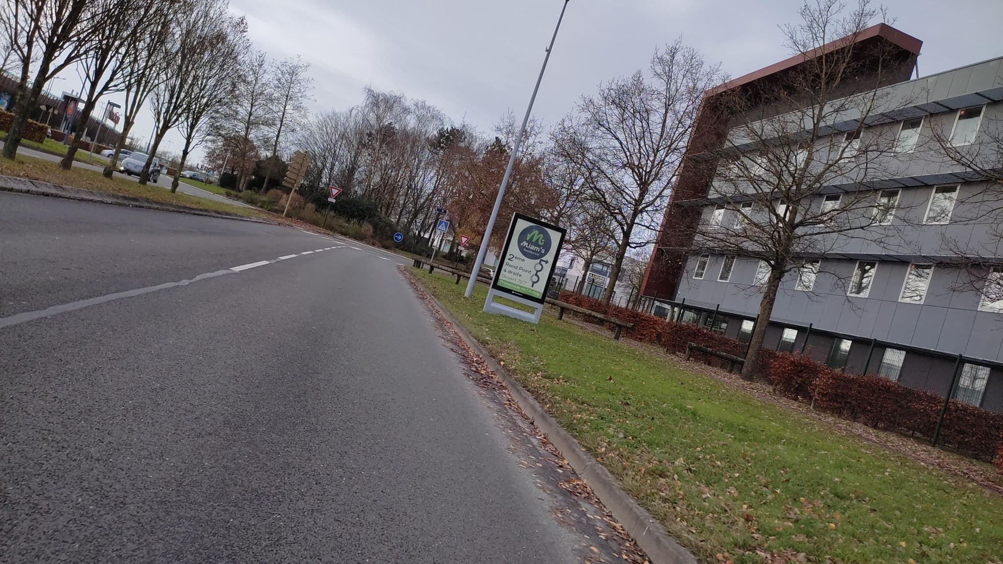 Street view near B&B HOTEL Arras, Anzin-Saint-Aubin — © kritic (CC BY-SA · Mapillary)