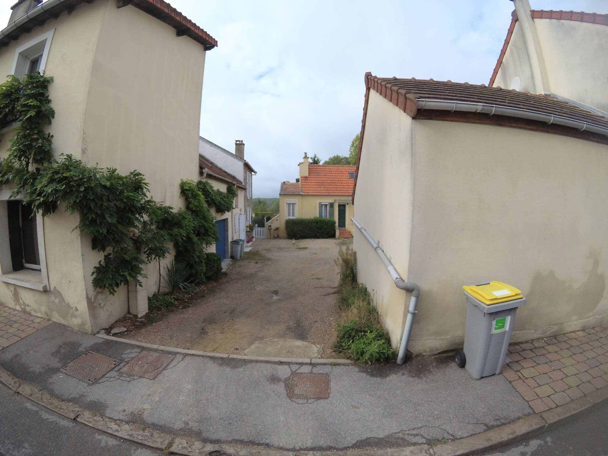 Street view near Guesthouse close to Disney, Montévrain — © stephanep (CC BY-SA · Mapillary)