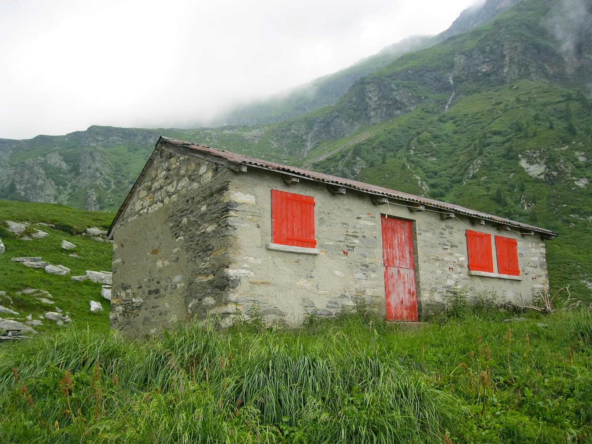 Rifugio Alpe Moroscetto (via Wikimedia Commons, CC BY-SA 3.0)