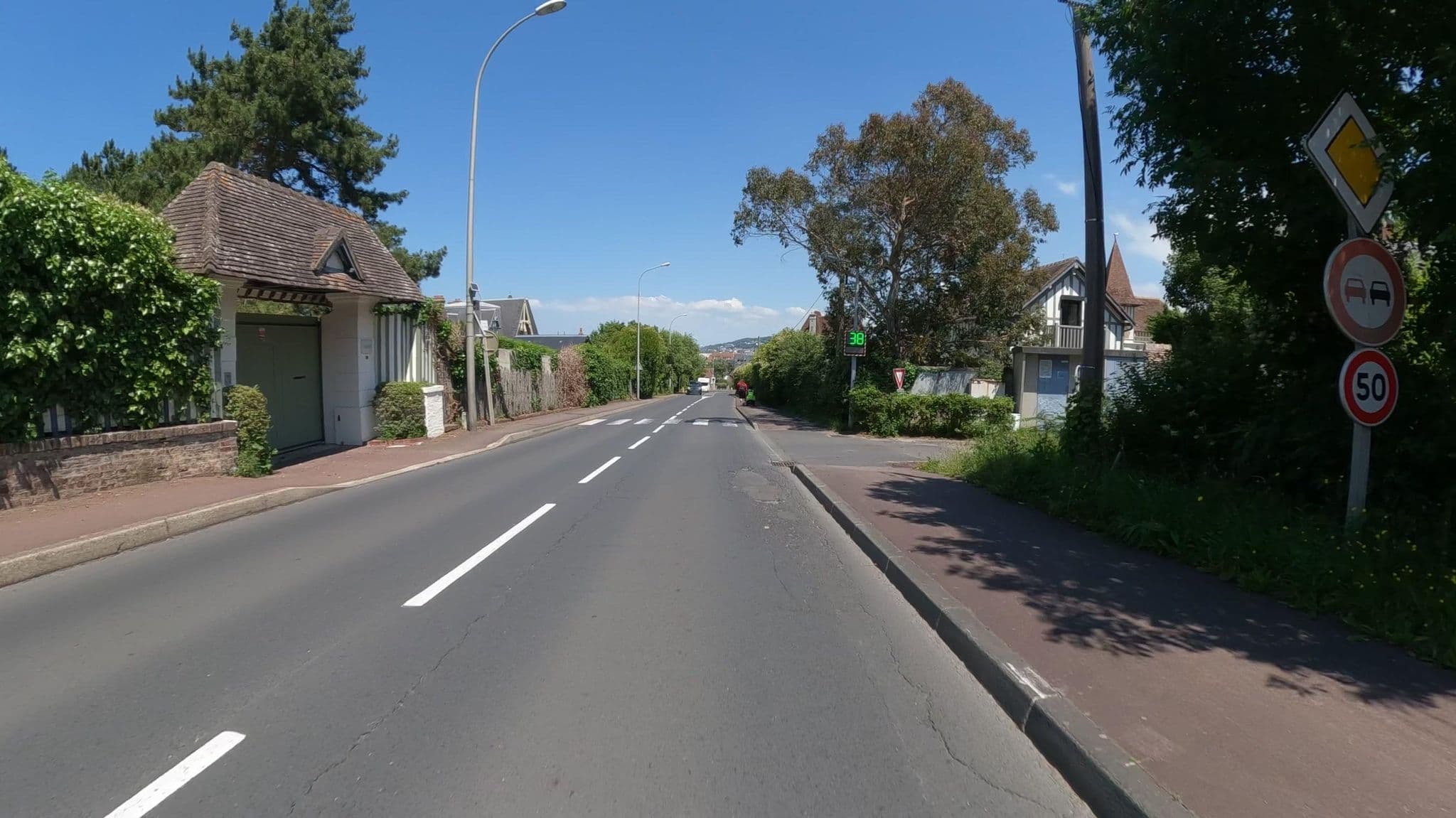 Street view near Villa Piscine Deauville Location Villa L’Hermitage, Blonville-sur-Mer — © Nzau (CC BY-SA · Mapillary)