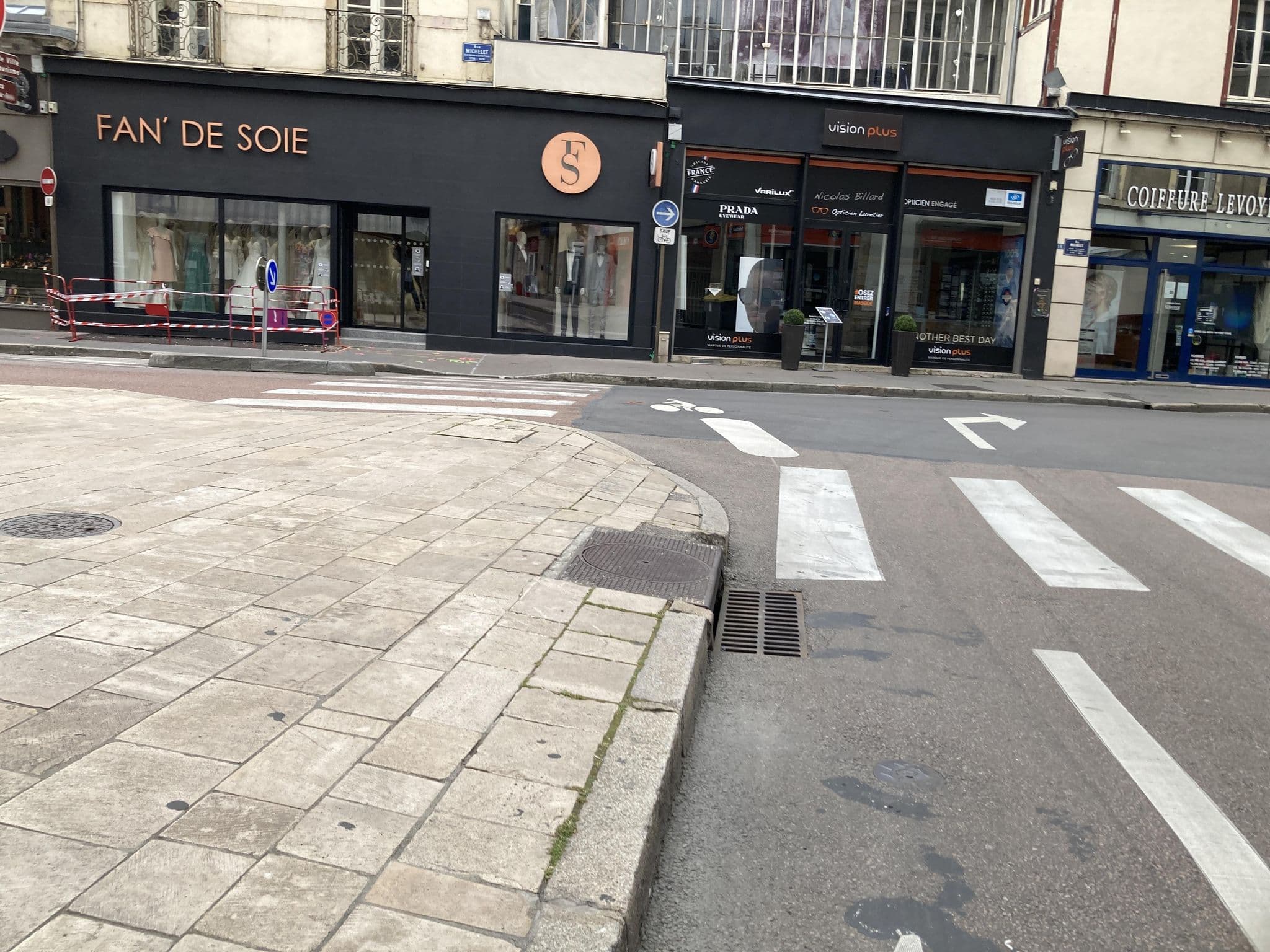 Street view near Loveappart21 - L'Expérience Sensuelle, Dijon — © beat (CC BY-SA · Mapillary)