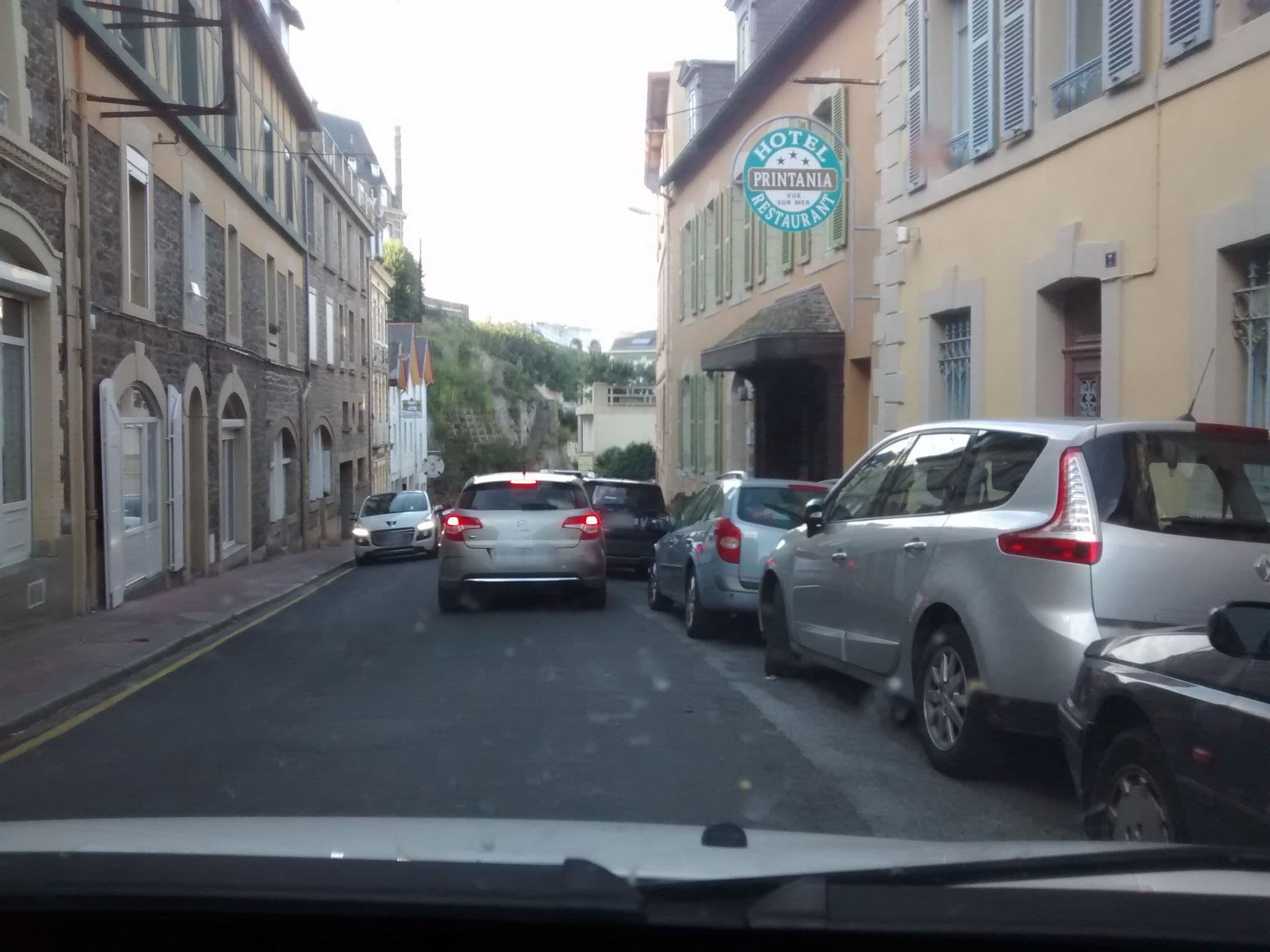 Street view near Logis Hôtel Restaurant le Printania, Dinard — © mgageo (CC BY-SA · Mapillary)