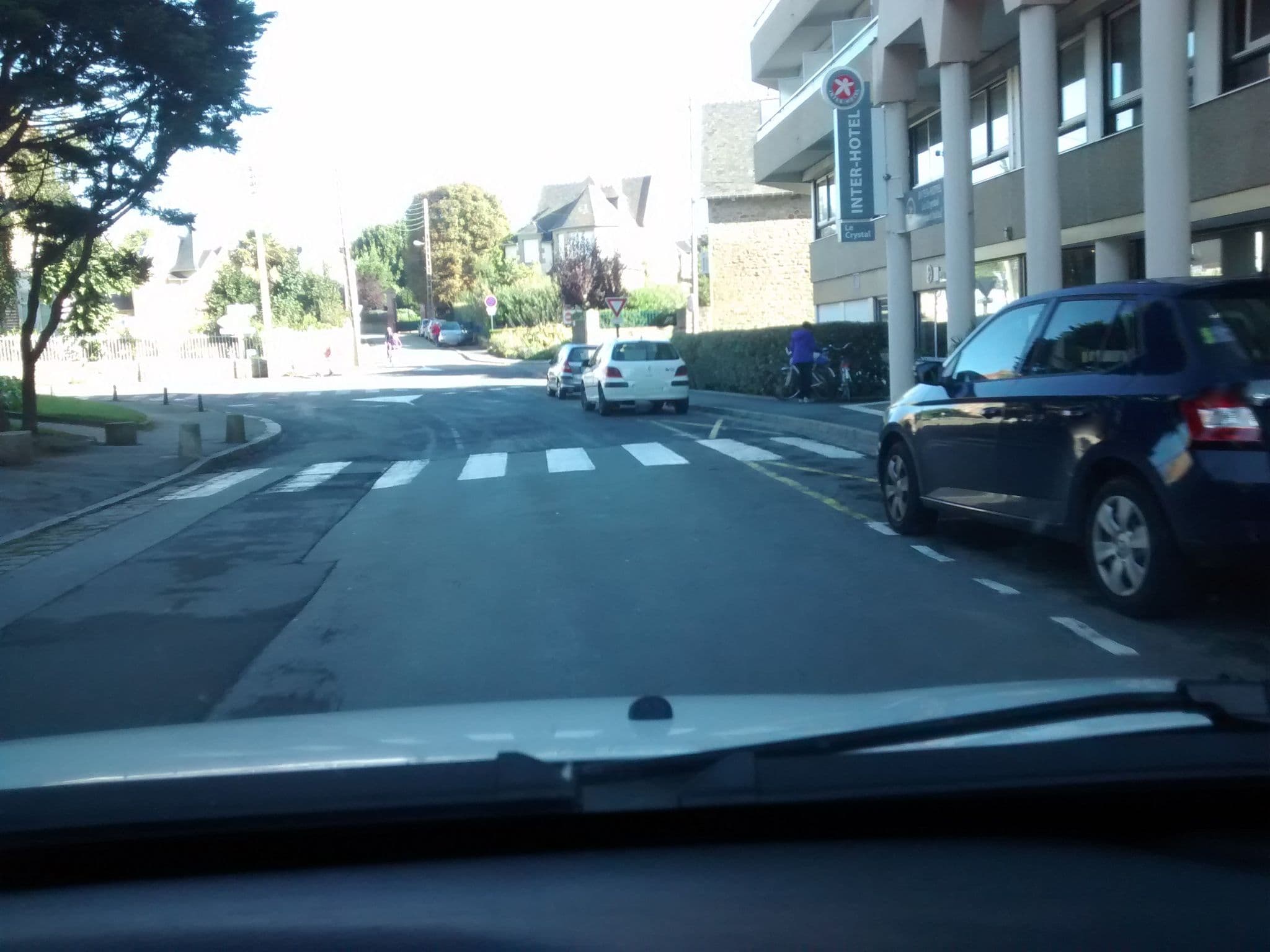 Street view near Le Crystal Dinard, Sure Hotel Collection, Dinard — © mgageo (CC BY-SA · Mapillary)