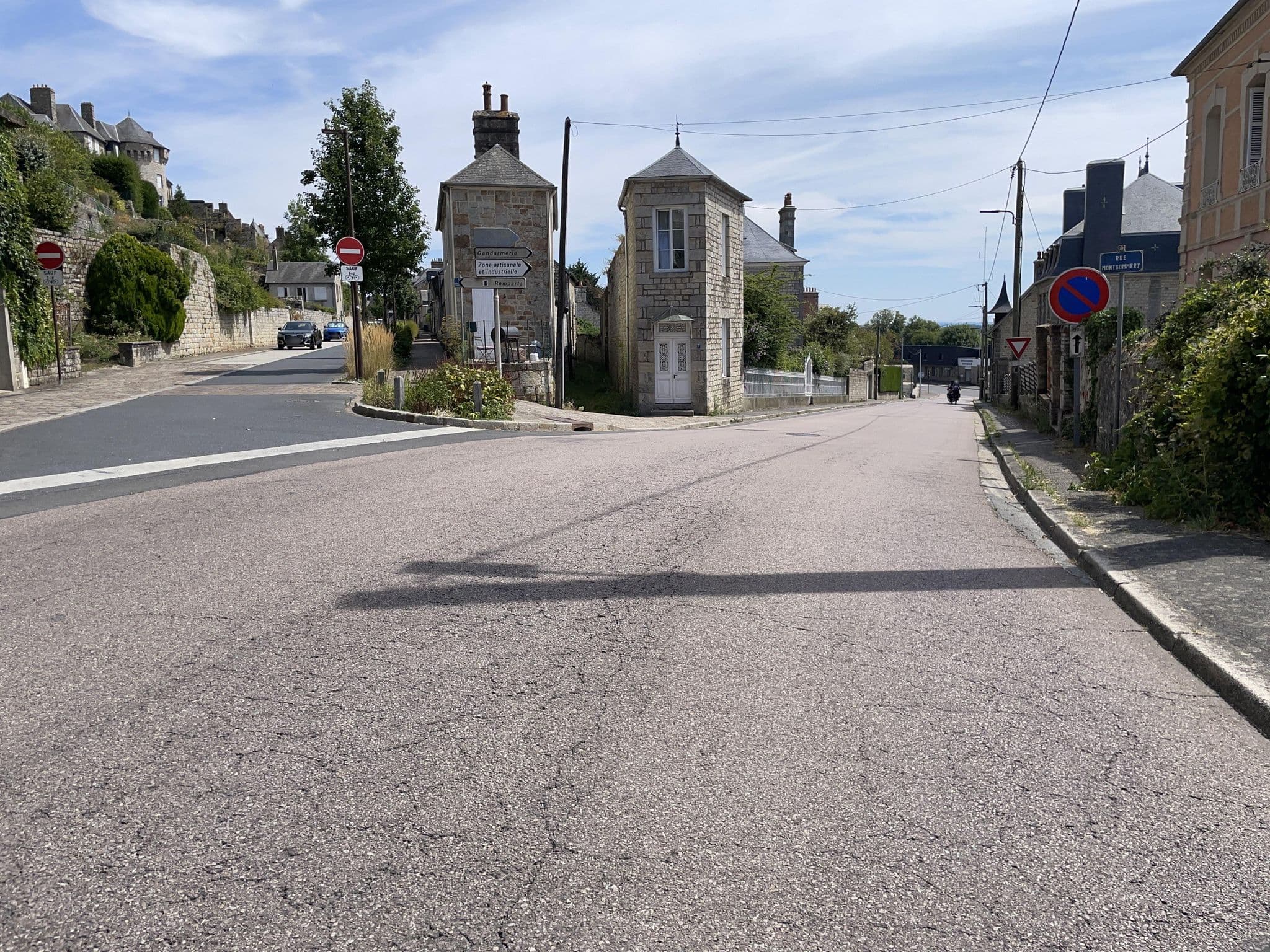 Street view near Numéro CINQ Chambre d'hôtes / B&B. BOOK DIRECT for a better rate., Domfront — © Nicolas1030 (CC BY-SA · Mapillary)