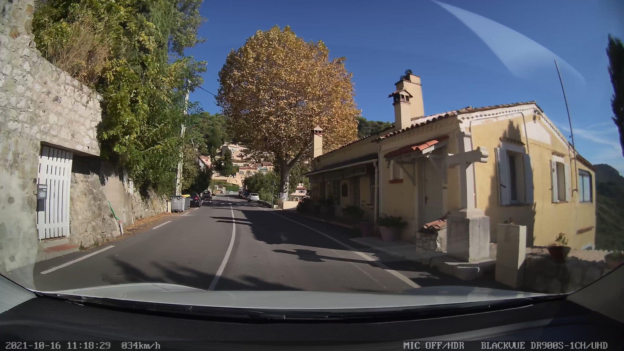 Street view near Auberge de La Croix du Pape, Èze — © till (CC BY-SA · Mapillary)