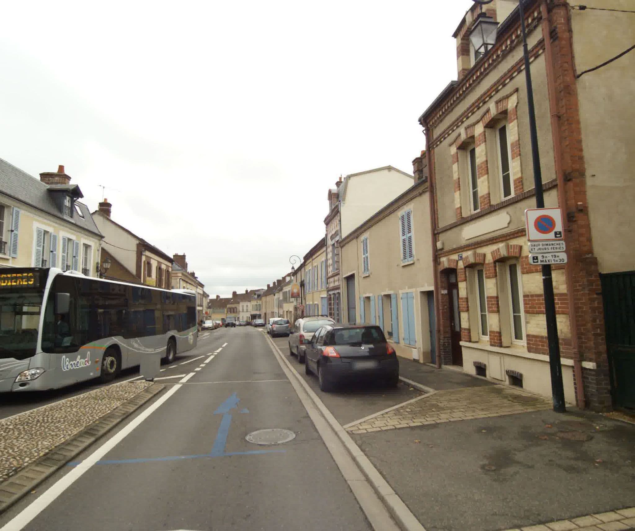 Street view near Hotel Normandy, Dreux — © sogefi (CC BY-SA · Mapillary)