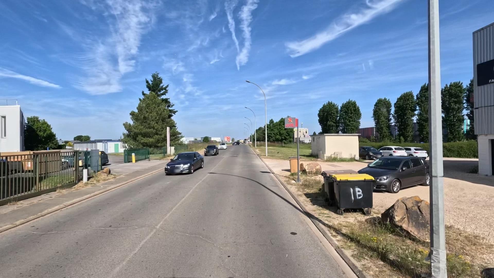 Street view near B&B HOTEL Dreux Nord, Dreux — © bct (CC BY-SA · Mapillary)