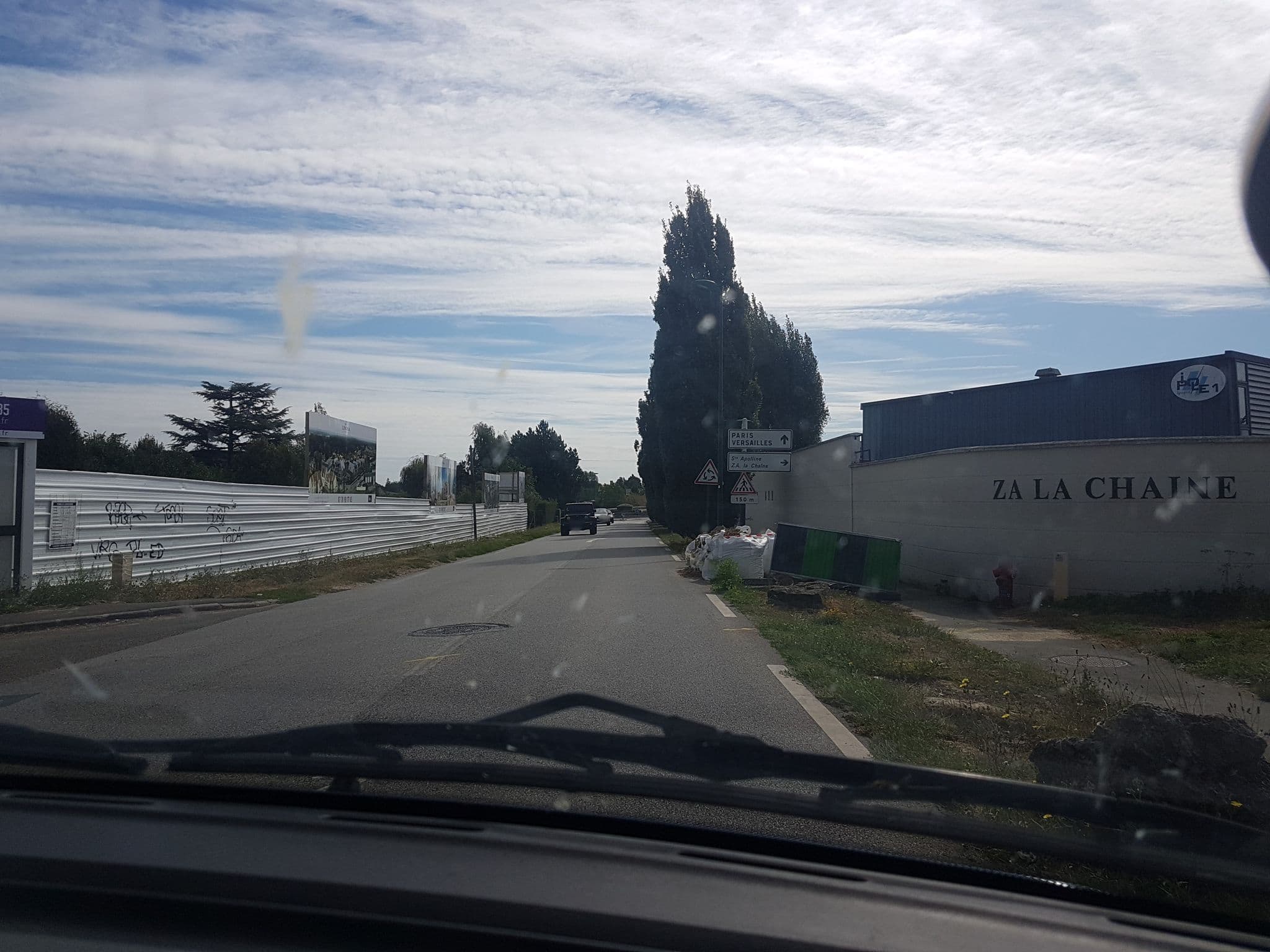 Street view near Slim Hotel, Plaisir — © globeur (CC BY-SA · Mapillary)