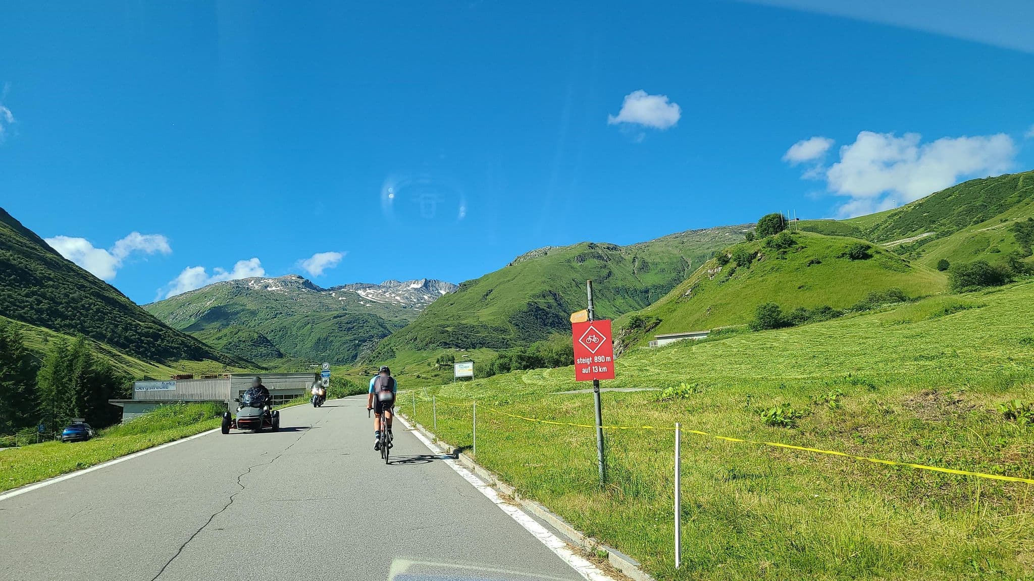 Street view near Des Alpes, Andermatt — © chrisbeddow (CC BY-SA · Mapillary)