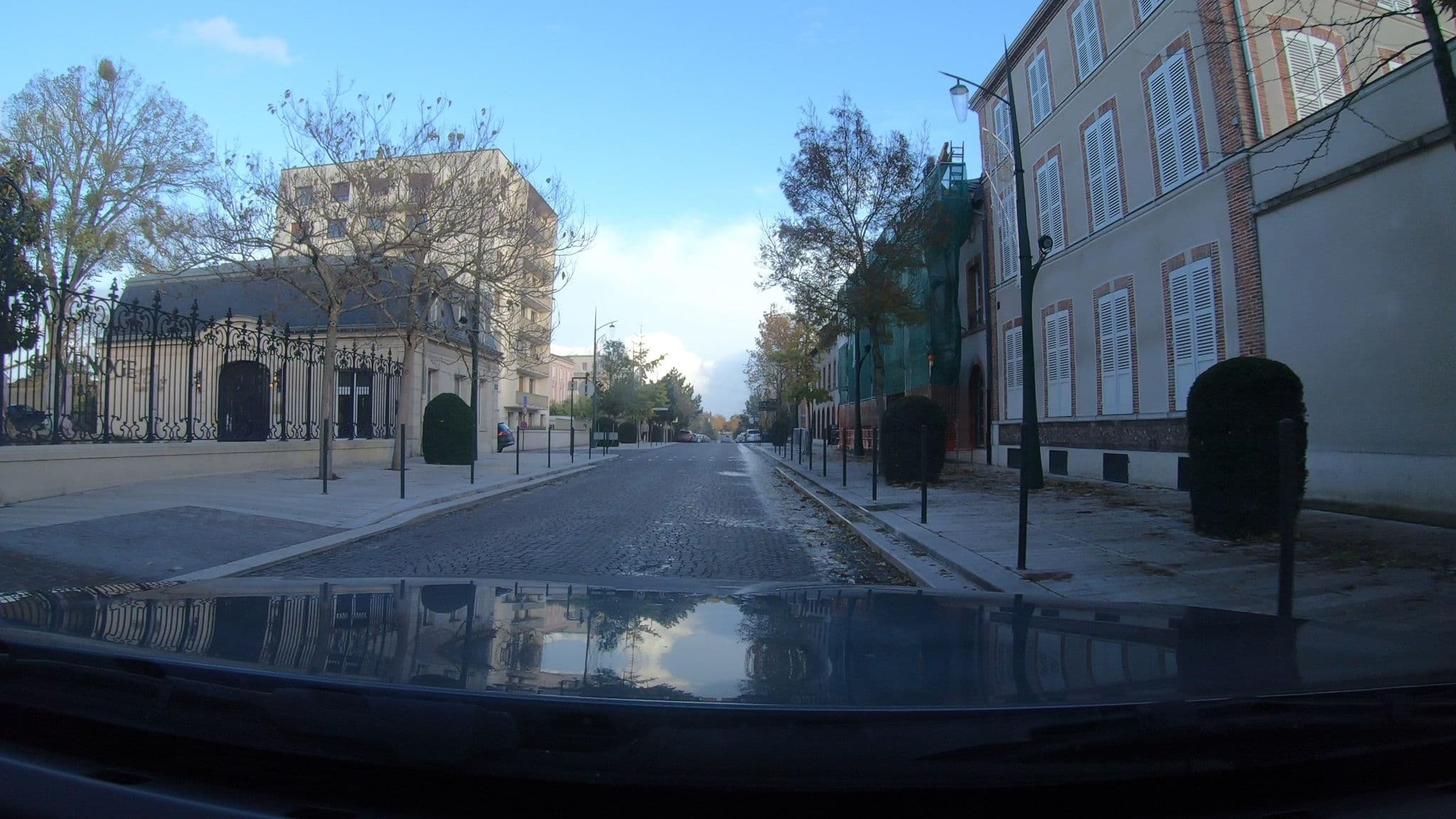 Street view near Les Suites du 33, Champagne de Venoge, Épernay — © vinisa (CC BY-SA · Mapillary)