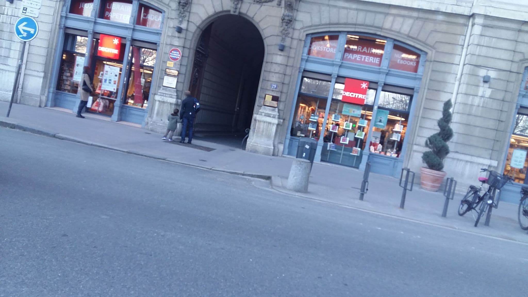 Street view near MiHotel - Nos bureaux / dépose bagages, Lyon 02 — © blueberry (CC BY-SA · Mapillary)