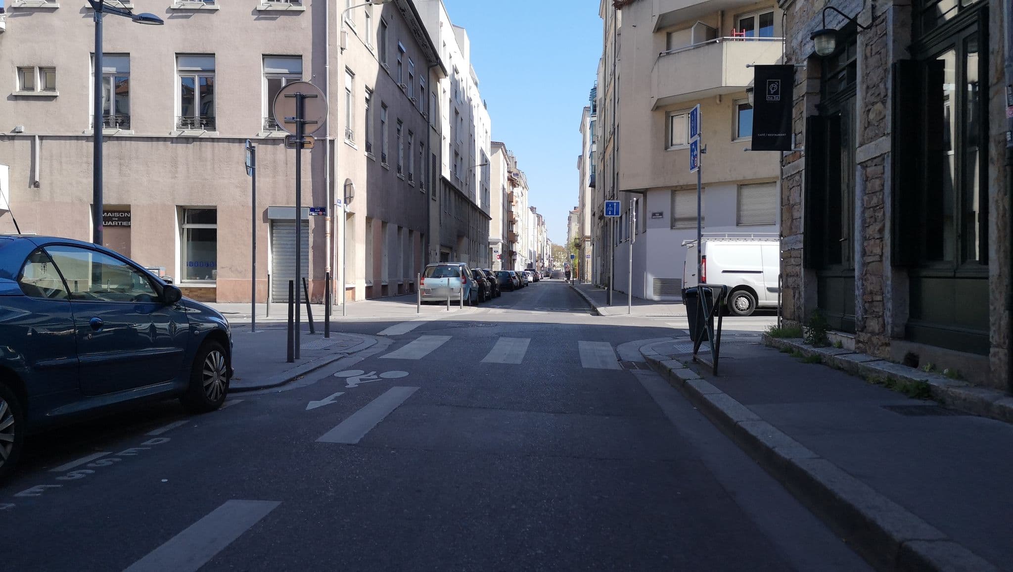 Street view near New Montesquieu Hotel, Lyon — © blueberry (CC BY-SA · Mapillary)