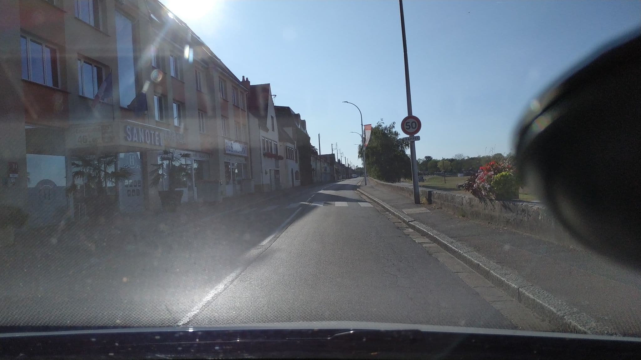 Street view near Brit Hotel Confort Gien, Gien — © isawien45 (CC BY-SA · Mapillary)